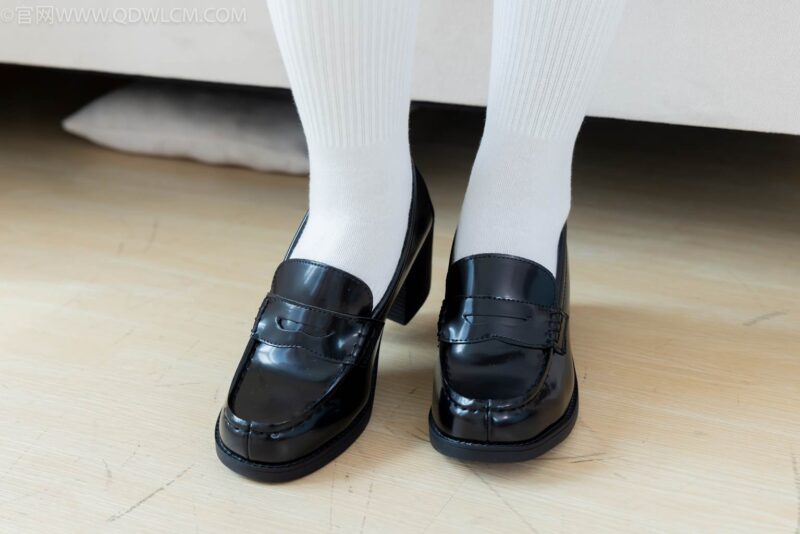 精选勿恋传媒 NO.2480 岚岚-JK至服、白棉袜、穿鞋菜西红柿[161P]-草丛看图