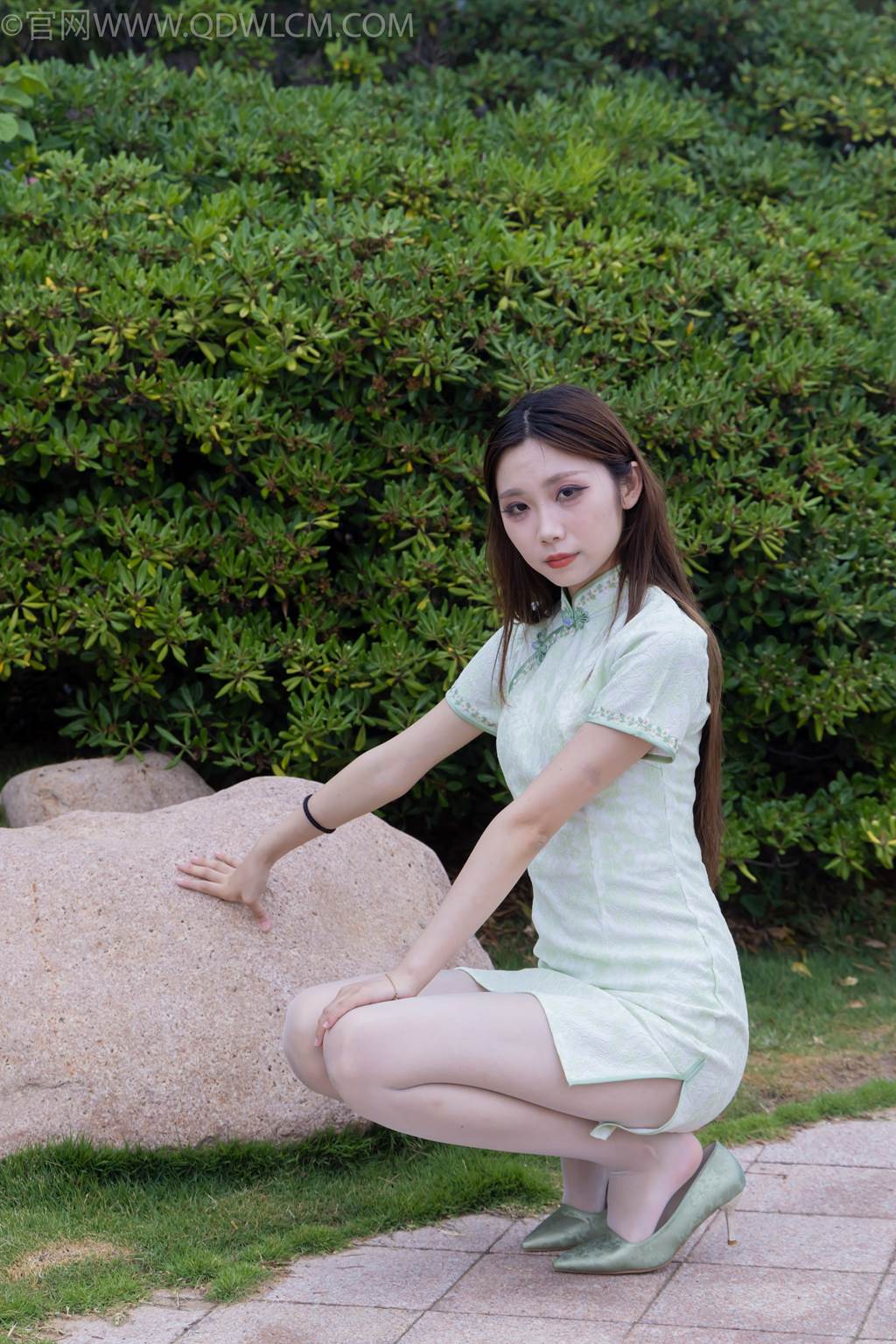 图片[3]-精选勿恋传媒 NO.2477 泡泡-旗袍、高跟鞋、薄白丝[150P]-草丛看图