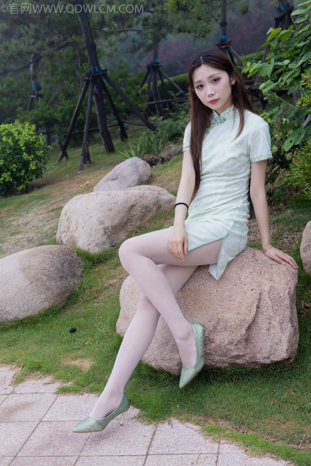 图片[5]-精选勿恋传媒 NO.2477 泡泡-旗袍、高跟鞋、薄白丝[150P]-草丛看图