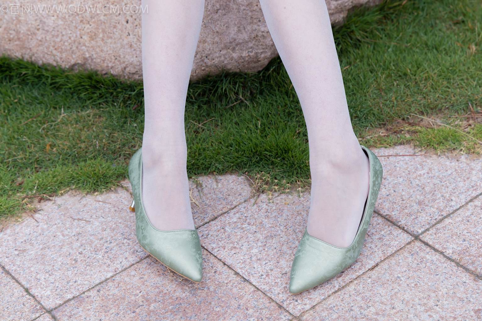 图片[6]-精选勿恋传媒 NO.2477 泡泡-旗袍、高跟鞋、薄白丝[150P]-草丛看图