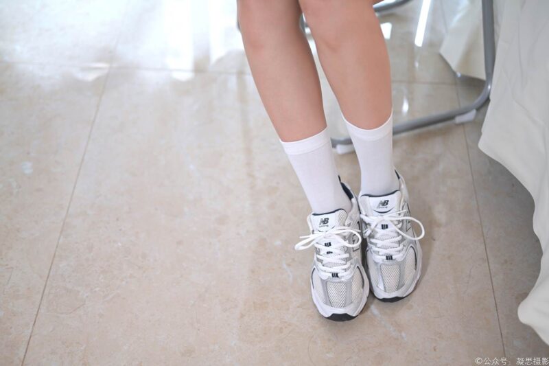 精选凝思摄影 NO.012 德美-泰国至服、短白袜、运动鞋[160P]-草丛看图