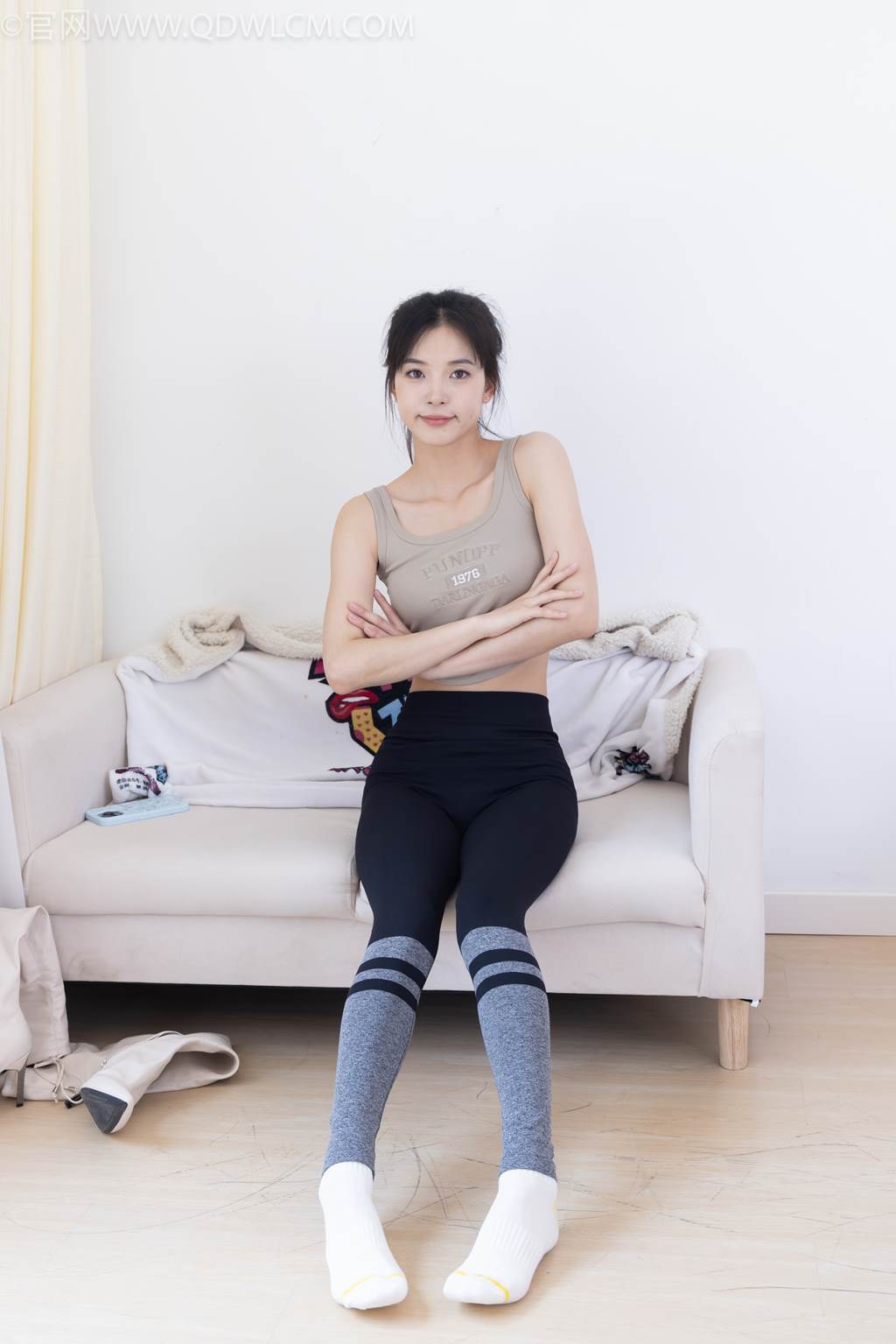 图片[6]-精选勿恋传媒 NO.2490 茯苓-长靴、白棉袜、裸足[140P]-草丛看图