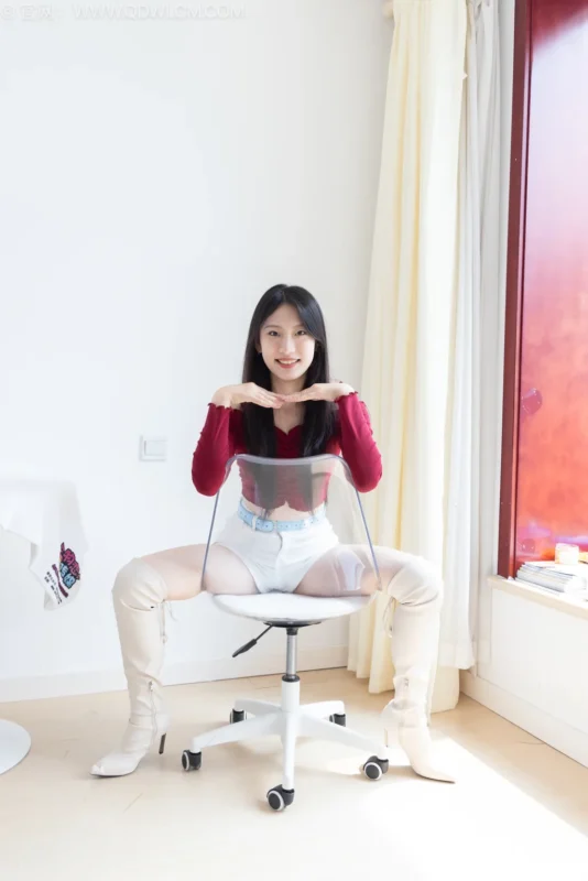 精选勿恋传媒 NO.2507 奶糖-长靴、白棉袜、裸足[179P]-草丛看图