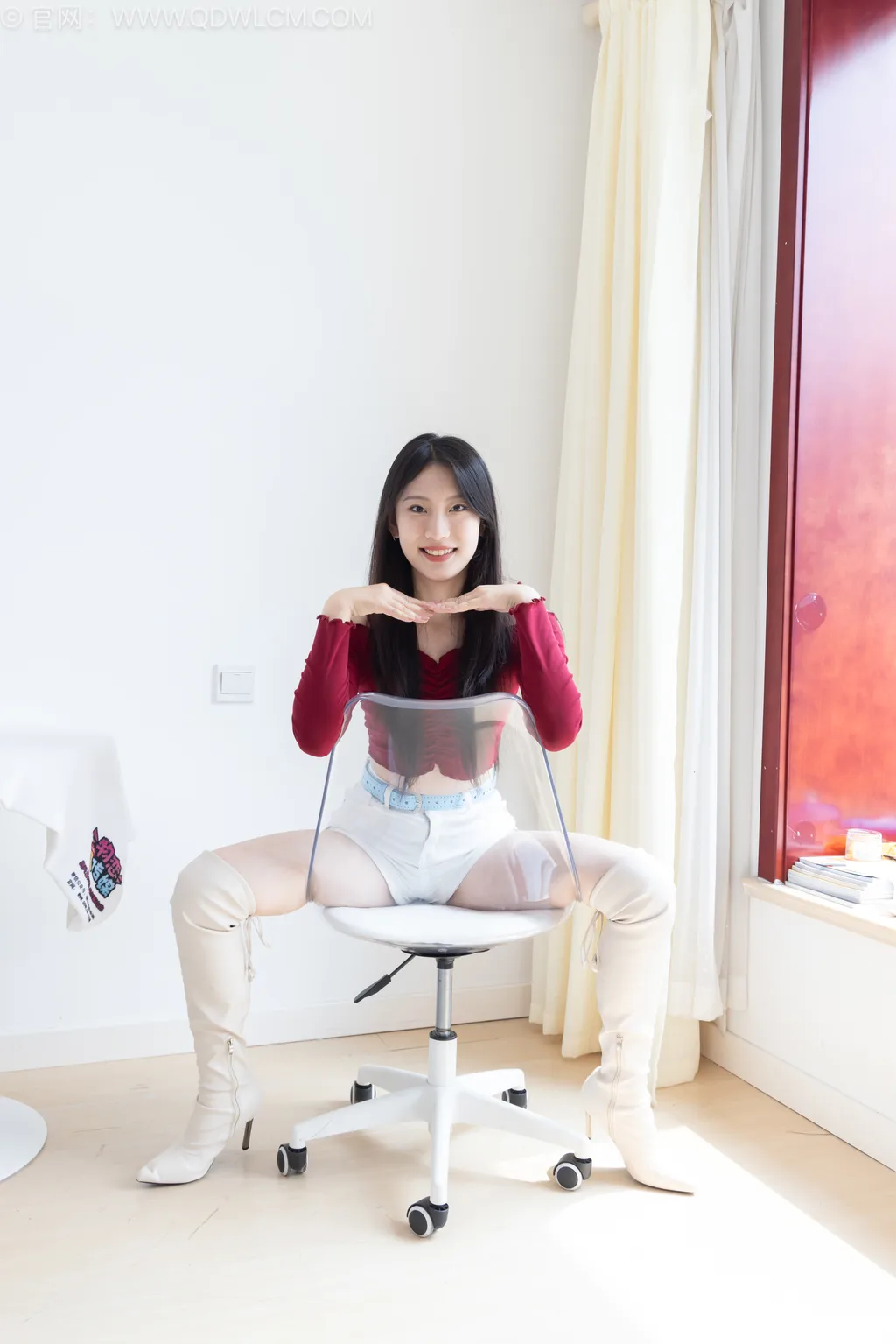 图片[1]-精选勿恋传媒 NO.2507 奶糖-长靴、白棉袜、裸足[179P]-草丛看图