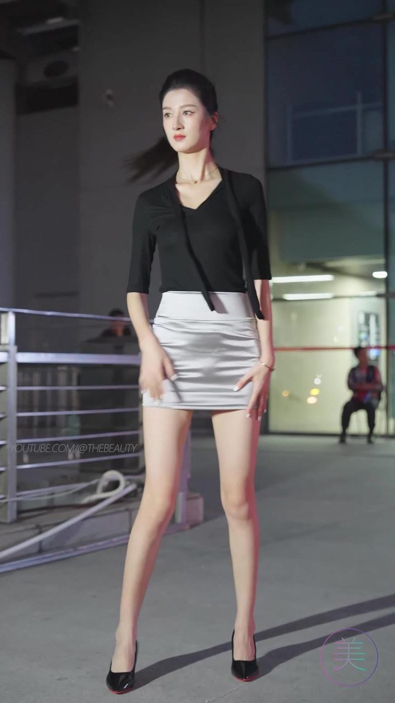 图片[1]-精选NO.0719 2023 广州车展 Racing Model 车模抖音网荭随拍41[20P]-草丛看图