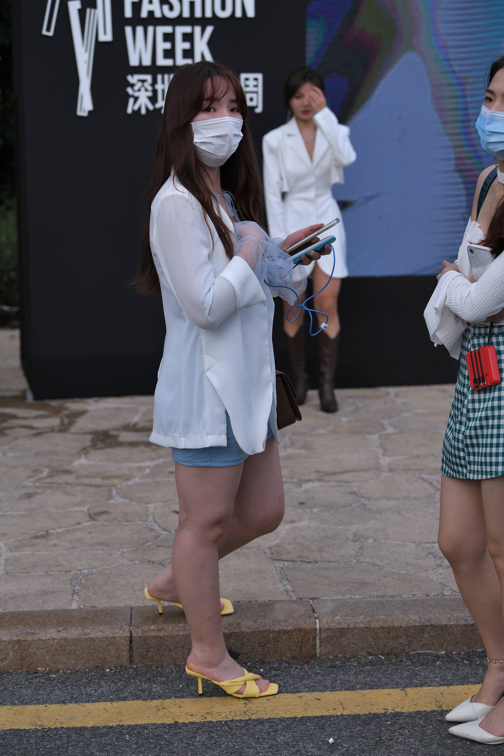 图片[1]-精选精选街拍作品 NO.1898 俩短裙美女[80P]-草丛看图