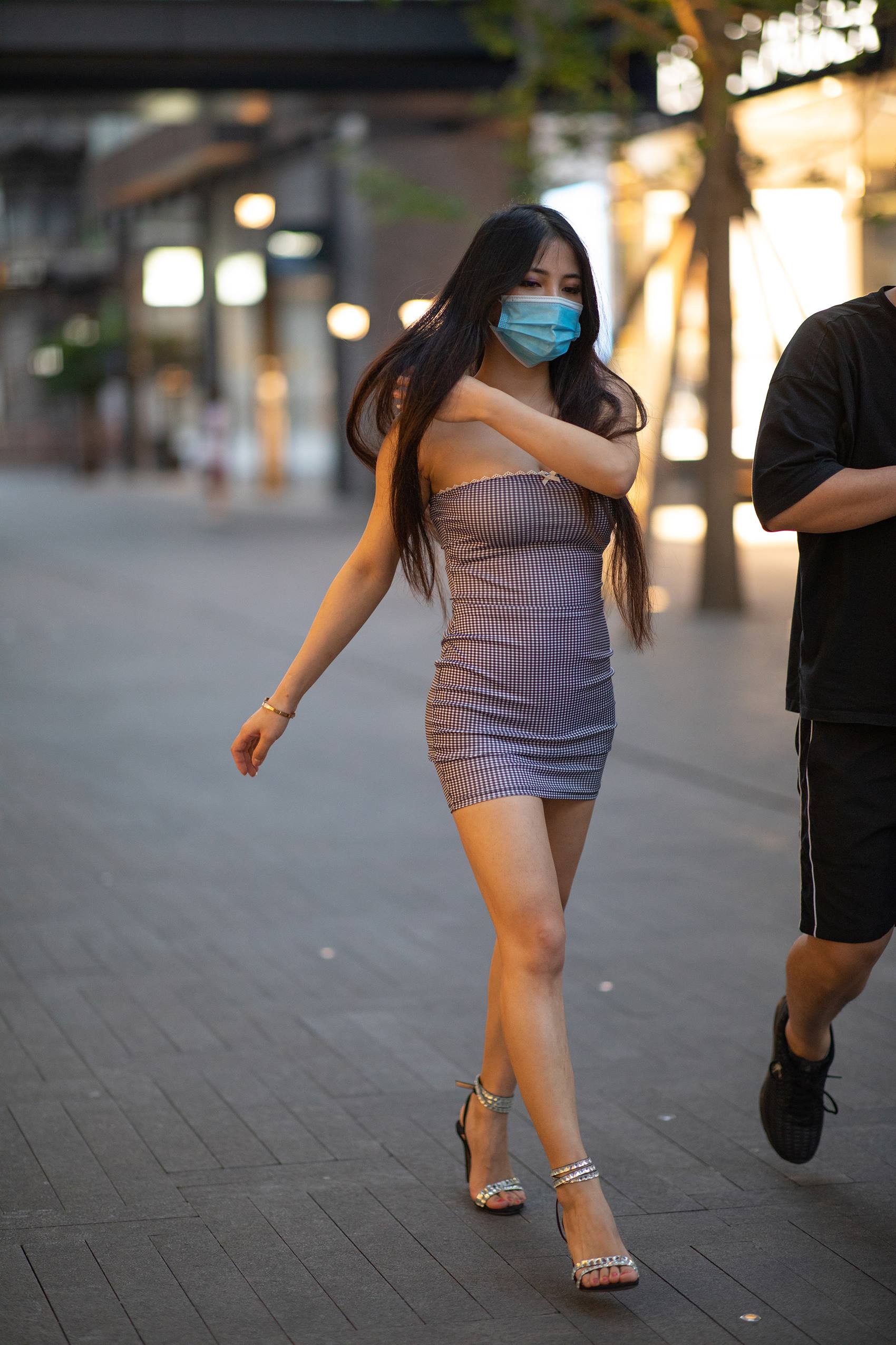 图片[4]-精选精选街拍作品 NO.1925 长发密桃一字抹胸装小解解[49P]-草丛看图