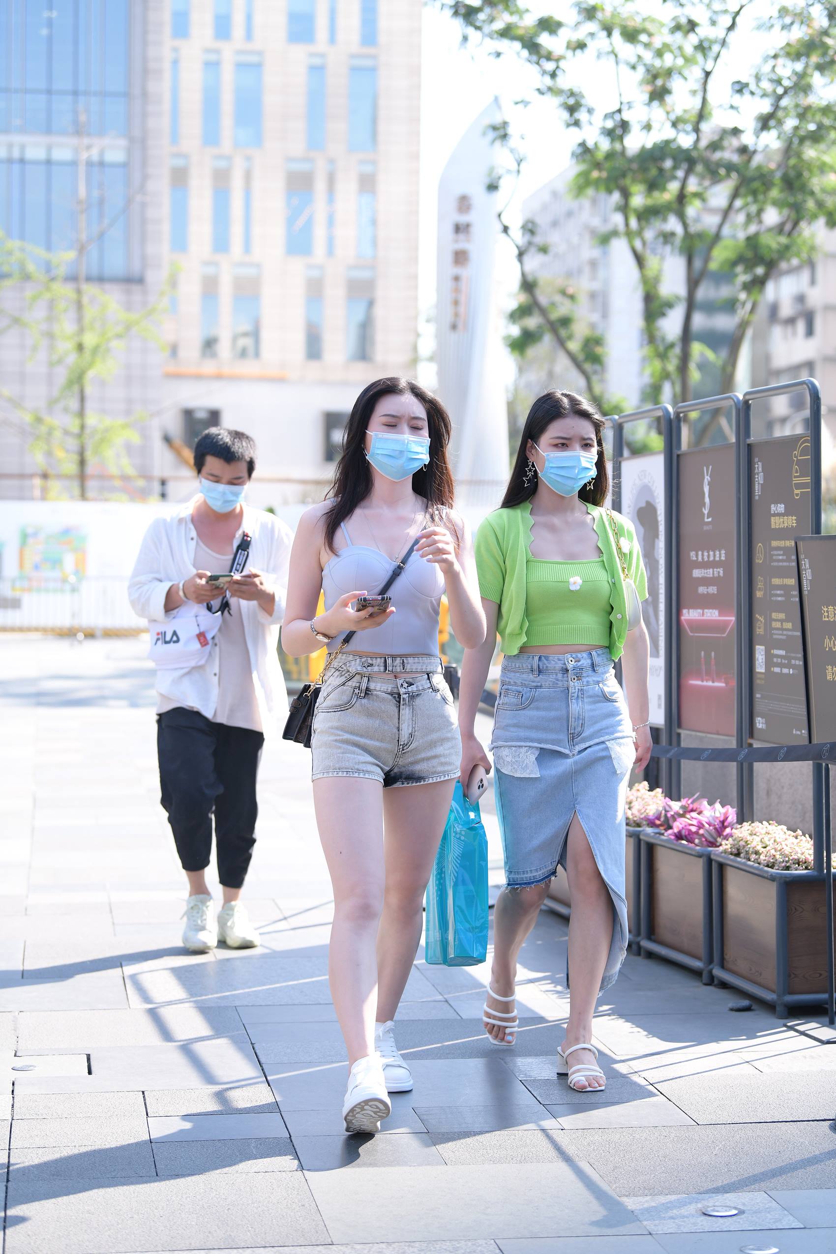 图片[2]-精选精选街拍作品 NO.1922 吊带热裤美女[40P]-草丛看图