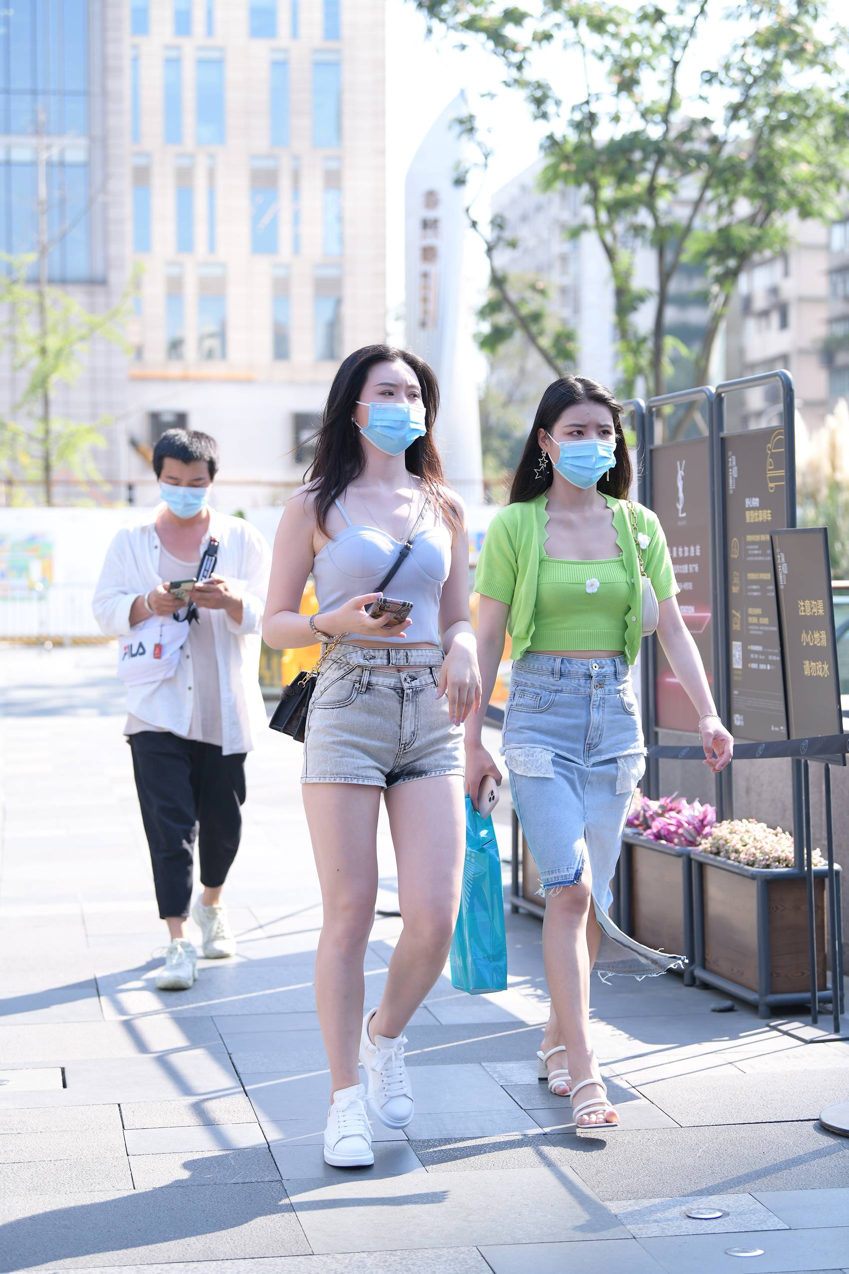 图片[4]-精选精选街拍作品 NO.1922 吊带热裤美女[40P]-草丛看图