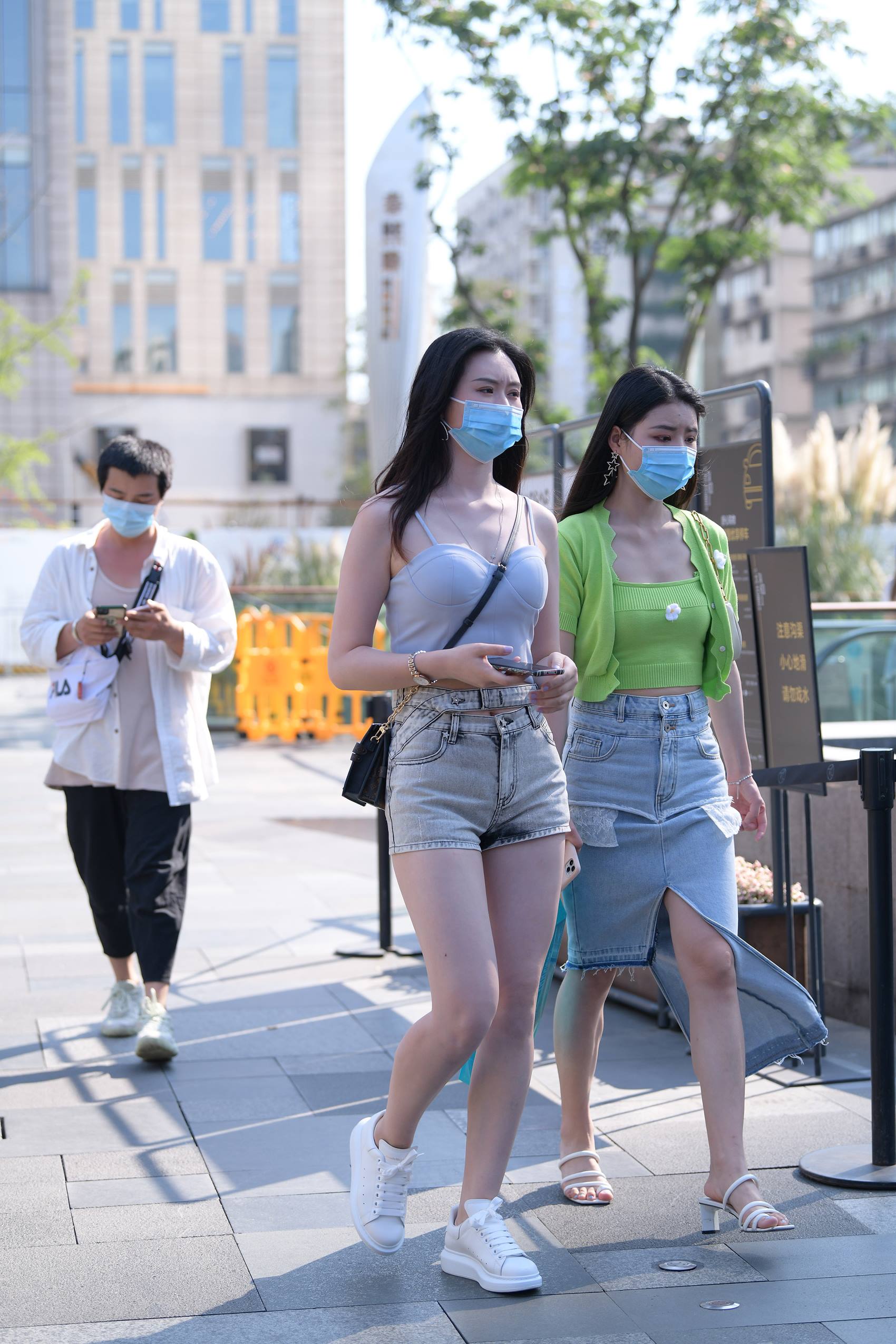 图片[5]-精选精选街拍作品 NO.1922 吊带热裤美女[40P]-草丛看图