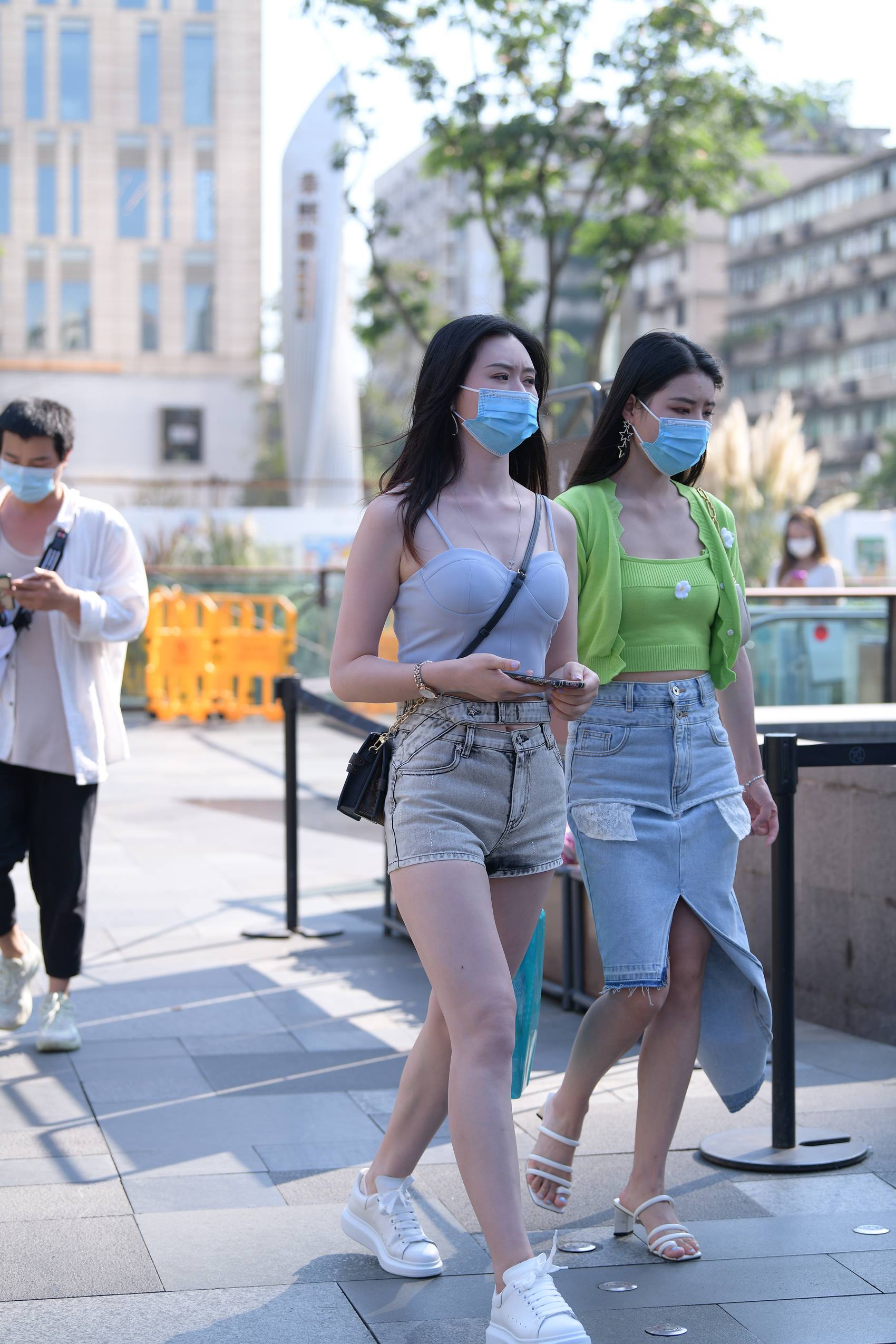 图片[7]-精选精选街拍作品 NO.1922 吊带热裤美女[40P]-草丛看图