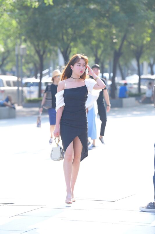 精选精选街拍作品 NO.1924 漂亮的黑色长裙美女[26P]-草丛看图