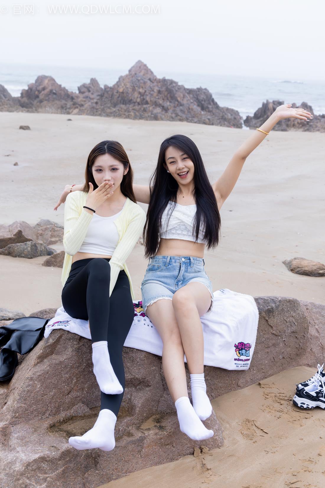 图片[2]-精选勿恋传媒 NO.2405 岚岚泡泡-长靴、运动鞋、白棉袜[122P]-草丛看图