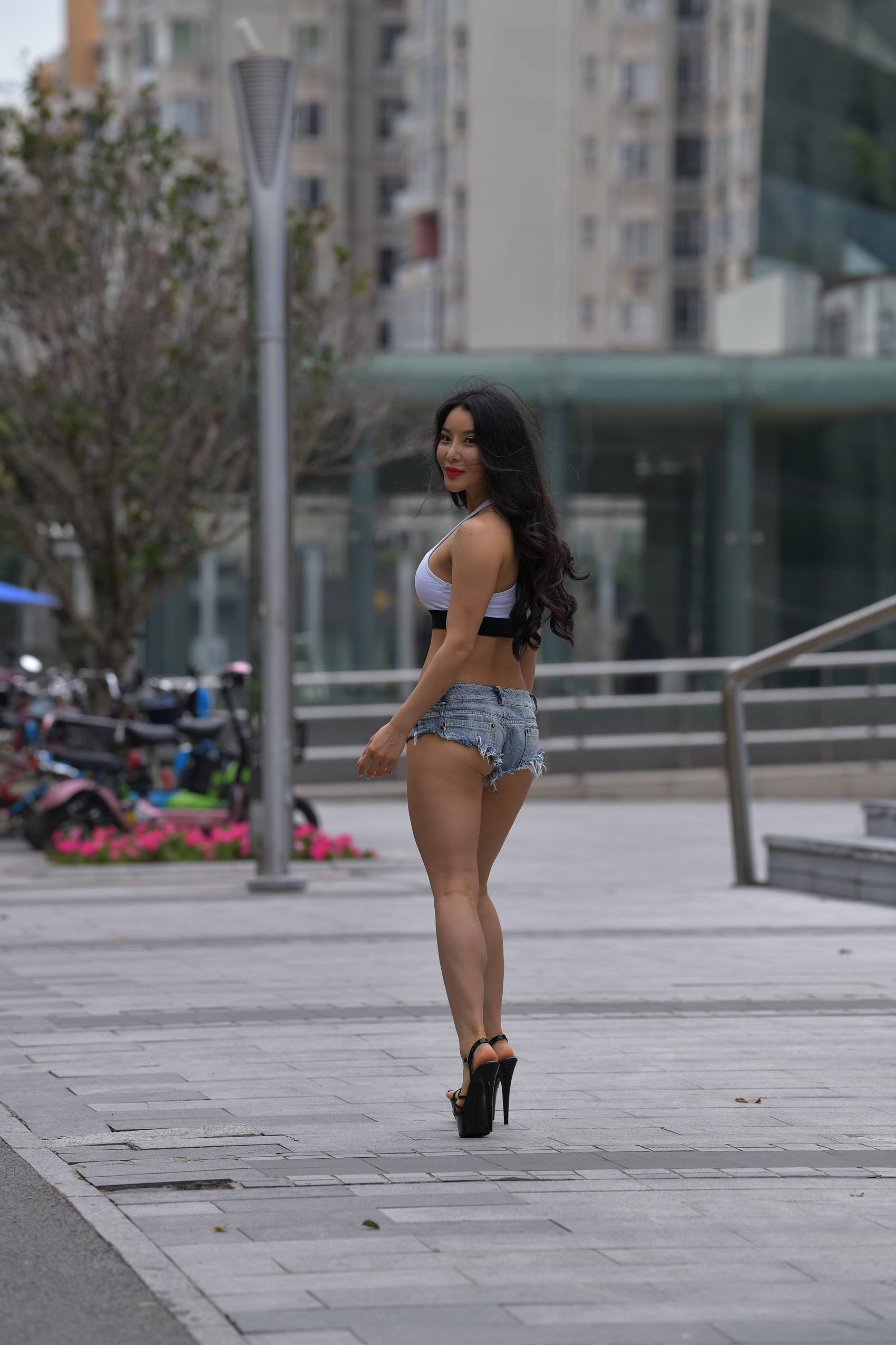 图片[2]-精选精选街拍作品 NO.1905 视觉冲击 热裤的狂想曲[64P]-草丛看图