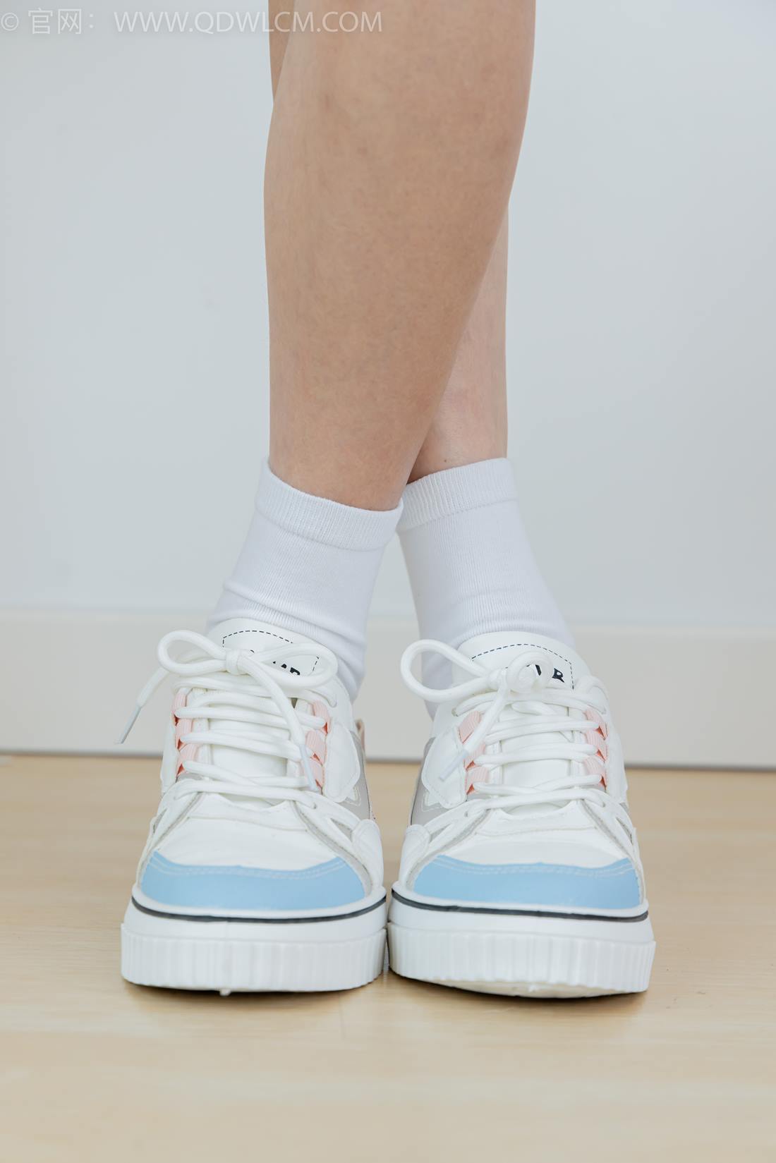 图片[2]-精选勿恋传媒 NO.2402 茯苓-板鞋、白棉袜、裸足[59P]-草丛看图