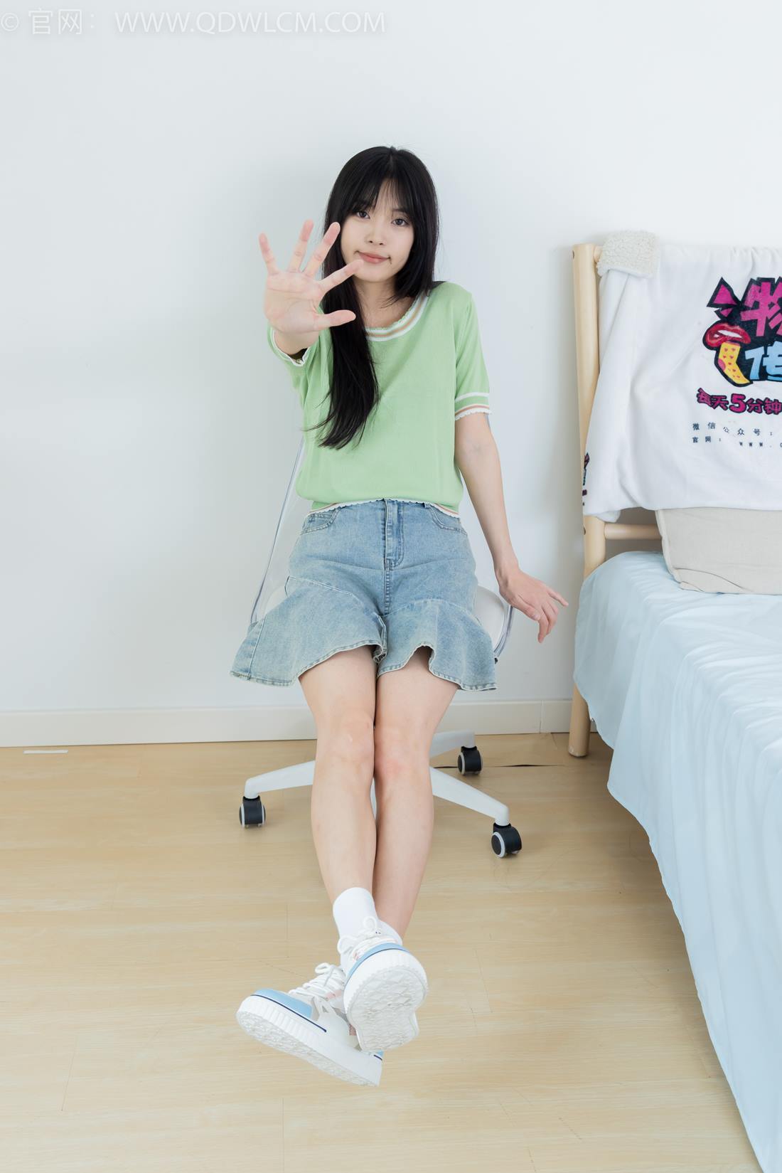 图片[3]-精选勿恋传媒 NO.2402 茯苓-板鞋、白棉袜、裸足[59P]-草丛看图