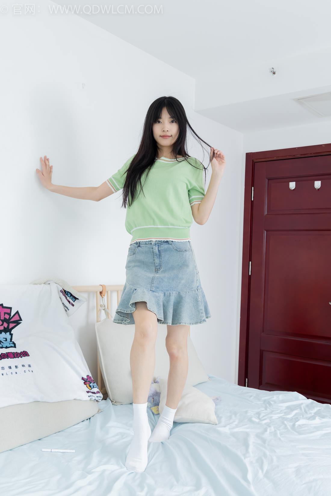 图片[4]-精选勿恋传媒 NO.2402 茯苓-板鞋、白棉袜、裸足[59P]-草丛看图