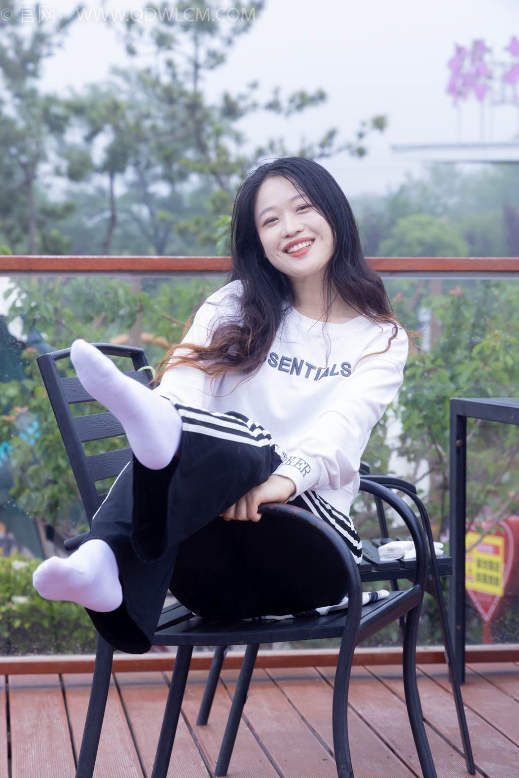 图片[5]-精选勿恋传媒 NO.2458 小紫-运动鞋、白短棉袜、裸足[110P]-草丛看图