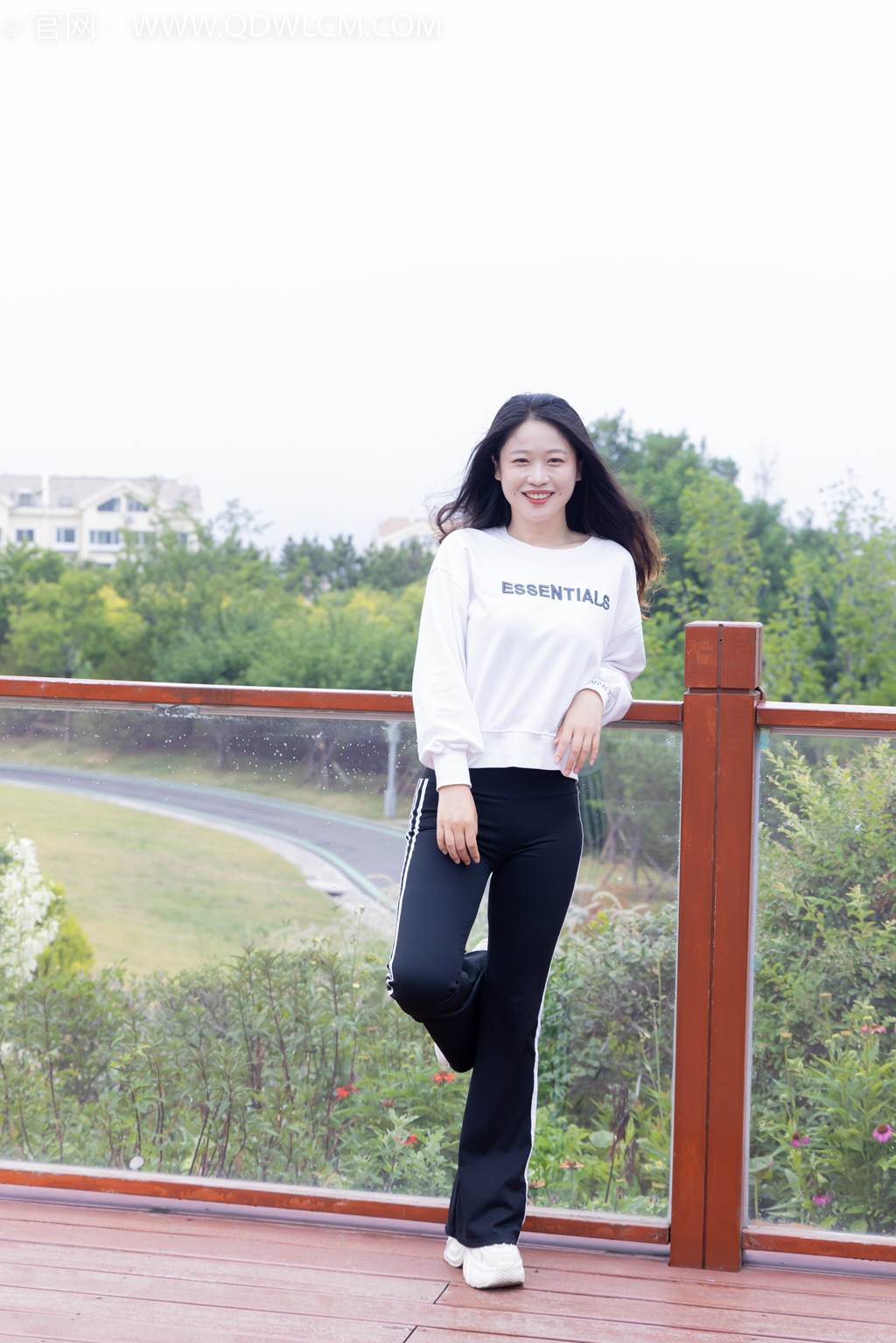 图片[6]-精选勿恋传媒 NO.2458 小紫-运动鞋、白短棉袜、裸足[110P]-草丛看图