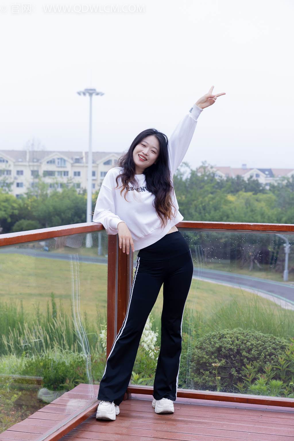 图片[7]-精选勿恋传媒 NO.2458 小紫-运动鞋、白短棉袜、裸足[110P]-草丛看图