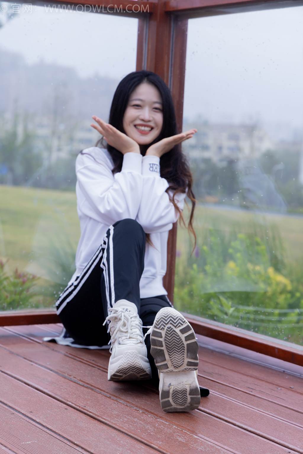 图片[8]-精选勿恋传媒 NO.2458 小紫-运动鞋、白短棉袜、裸足[110P]-草丛看图