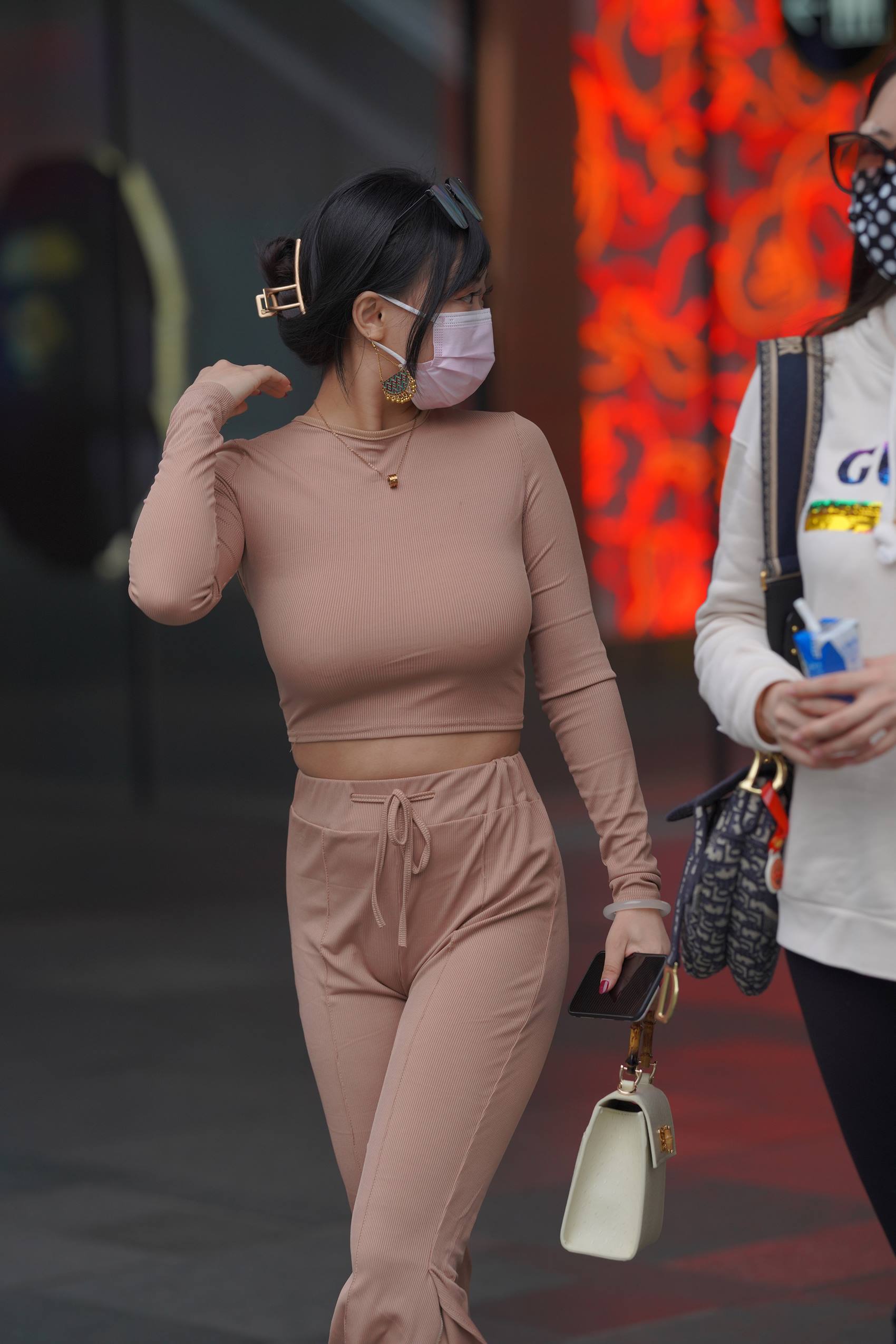 图片[2]-精选精选街拍作品 NO.1944 身材超绝的美少妇套图[84P]-草丛看图