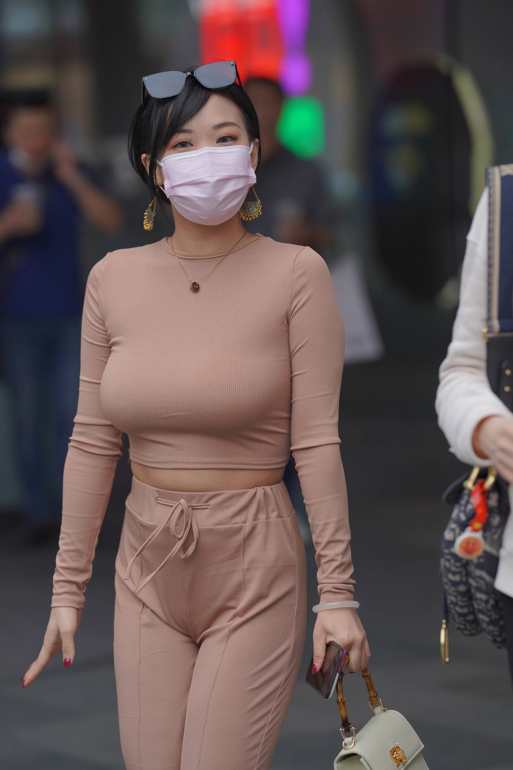 图片[4]-精选精选街拍作品 NO.1944 身材超绝的美少妇套图[84P]-草丛看图