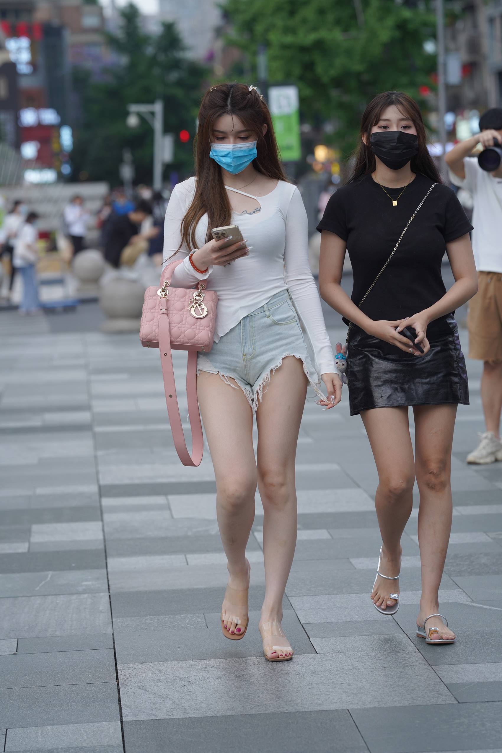 图片[2]-精选精选街拍作品 NO.1928 浅蓝色牛仔短裤街拍[80P]-草丛看图