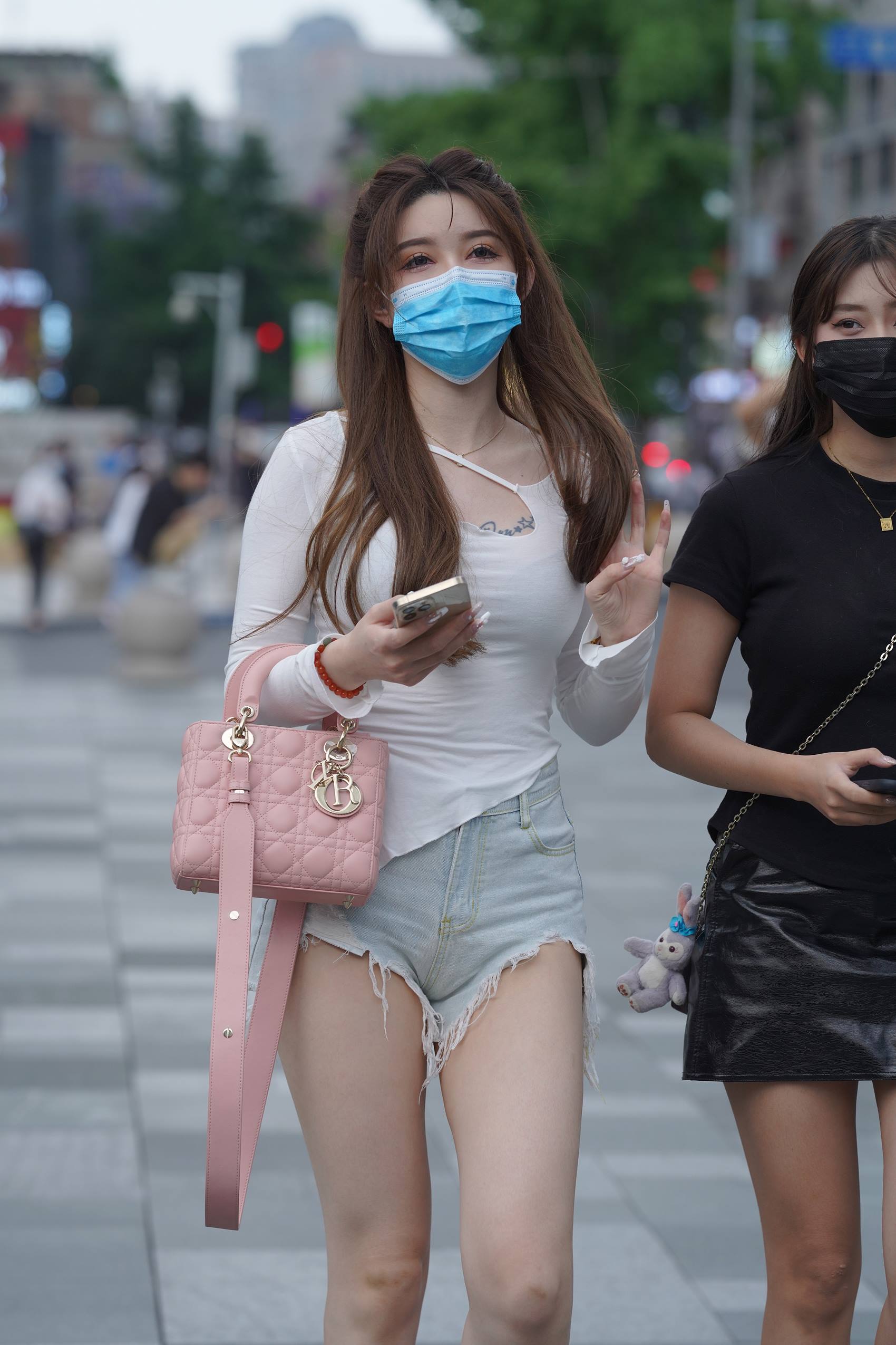 图片[5]-精选精选街拍作品 NO.1928 浅蓝色牛仔短裤街拍[80P]-草丛看图