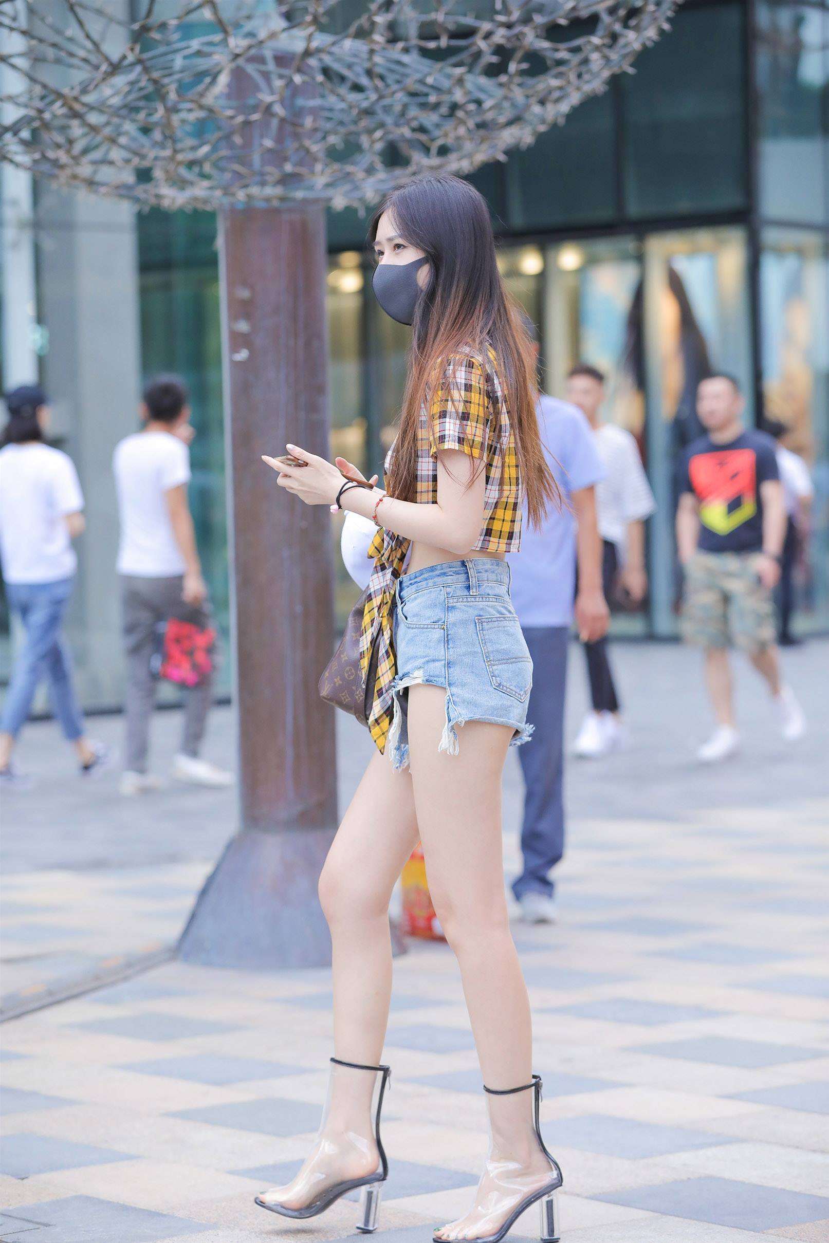 图片[7]-精选精选街拍作品 NO.1917 牛仔热裤透明高跟鞋的时尚女生[72P]-草丛看图