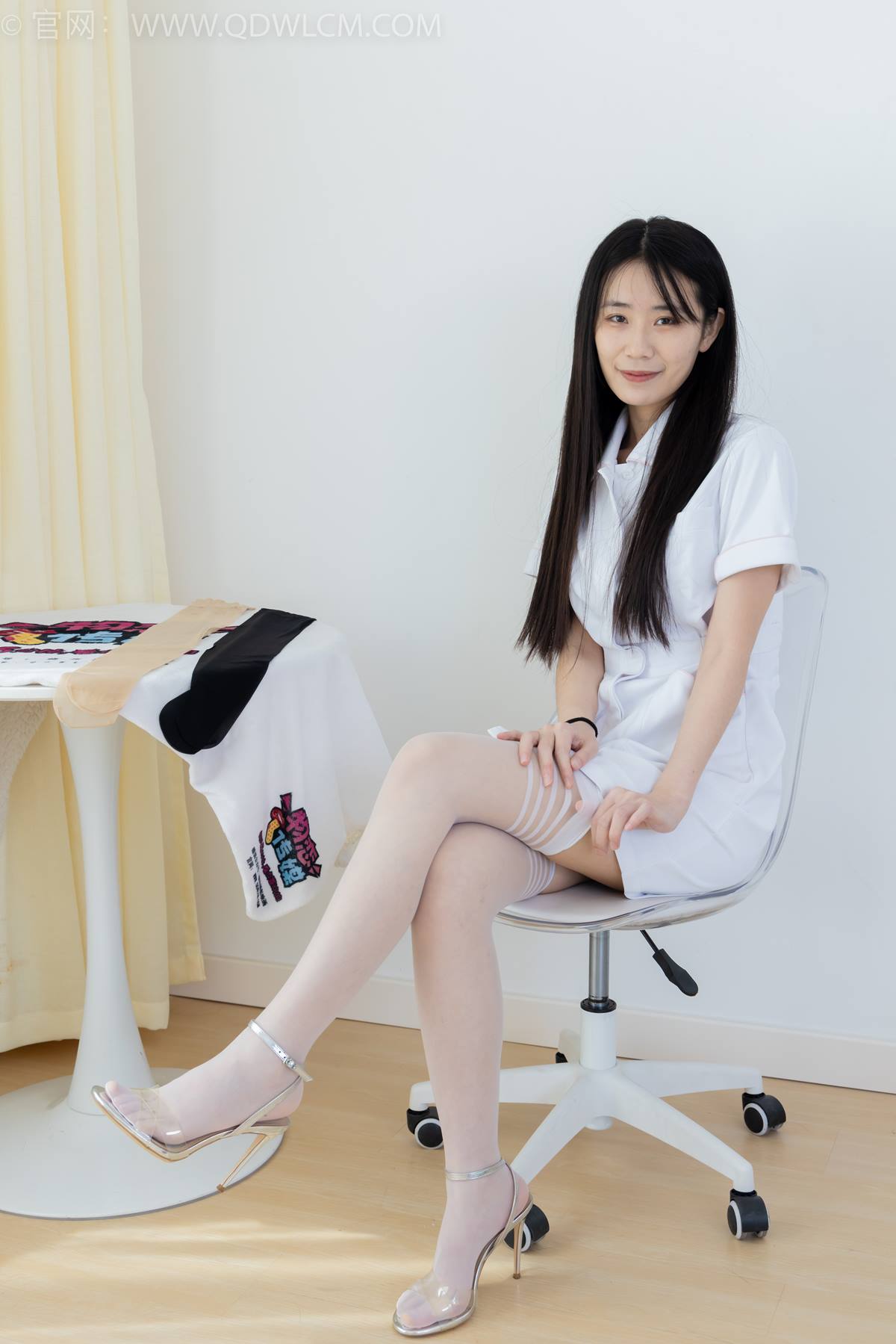 图片[5]-精选勿恋传媒 NO.2401 菜菜-三双高跟鞋、大腿袜、互士服[129P]-草丛看图