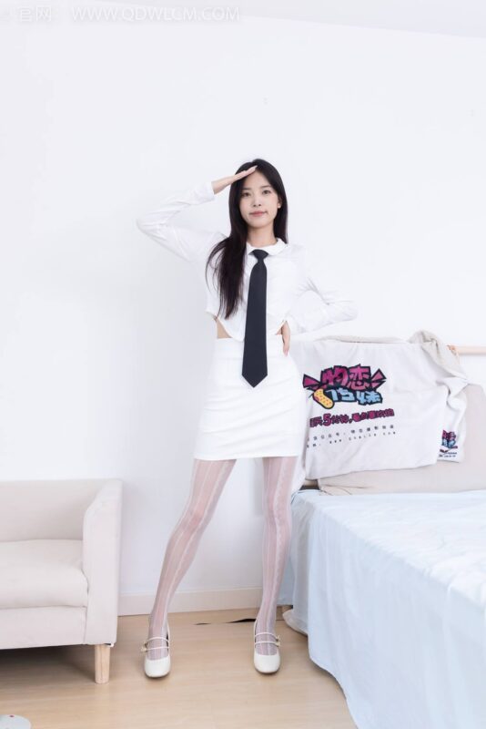 精选勿恋传媒 NO.2431 茯苓-两双高跟鞋、两双丝[140P]-草丛看图