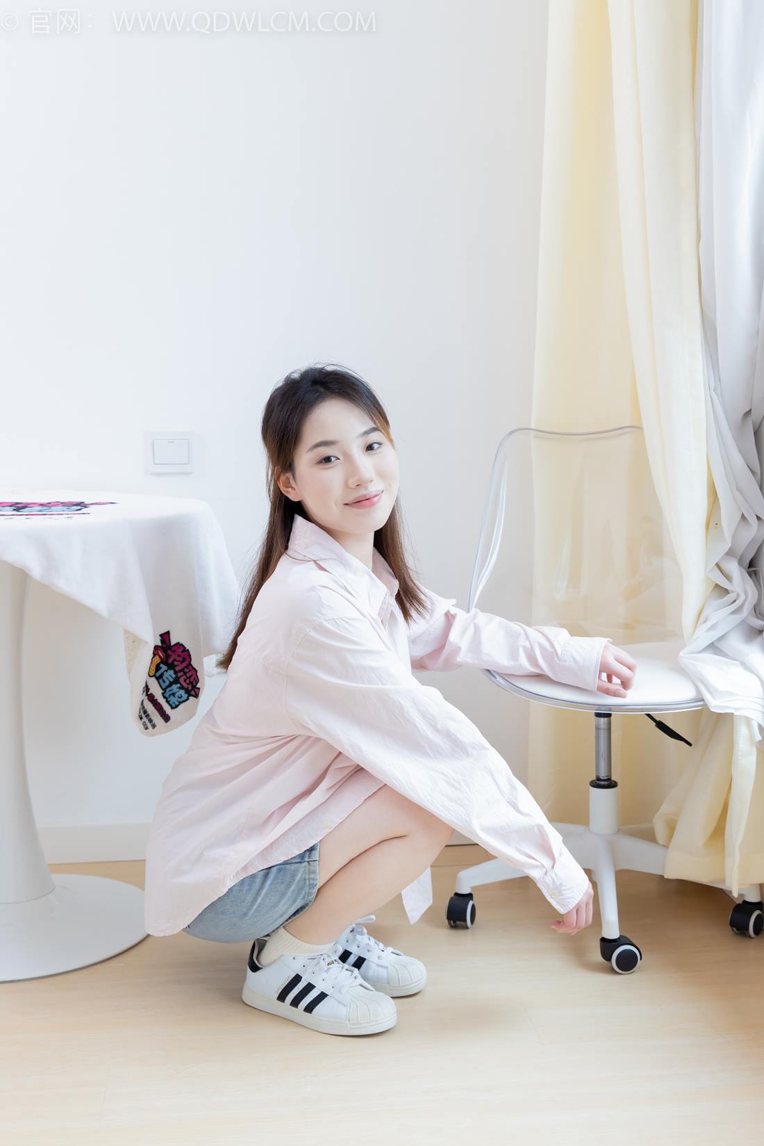 图片[4]-精选勿恋传媒 NO.2395 荔枝-板鞋、白棉袜、裸足[110P]-草丛看图