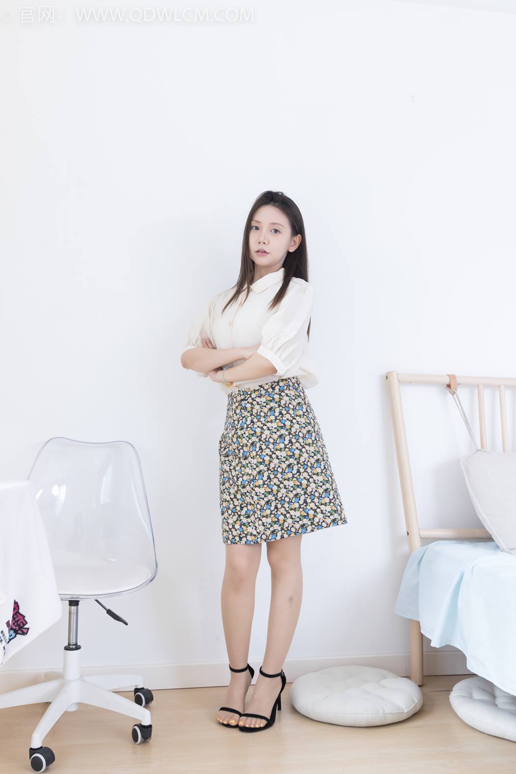 图片[2]-精选勿恋传媒 NO.2409 小曦-三双高跟鞋、薄肉丝、裸足[155P]-草丛看图