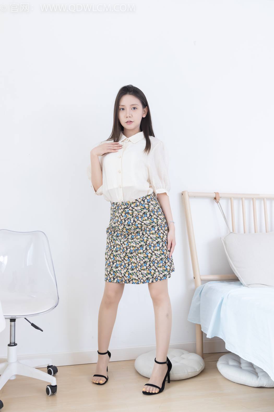 图片[5]-精选勿恋传媒 NO.2409 小曦-三双高跟鞋、薄肉丝、裸足[155P]-草丛看图