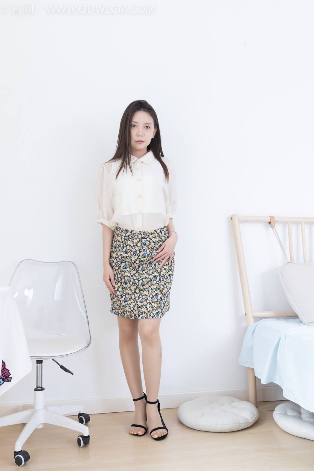 图片[6]-精选勿恋传媒 NO.2409 小曦-三双高跟鞋、薄肉丝、裸足[155P]-草丛看图