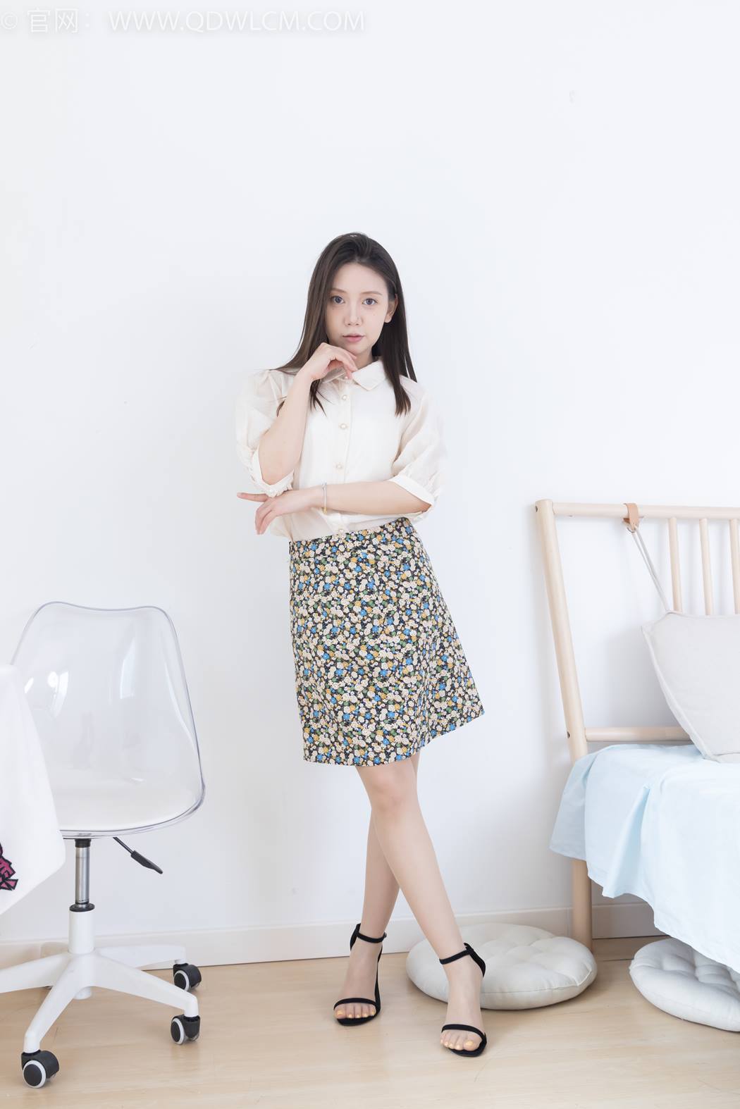 图片[7]-精选勿恋传媒 NO.2409 小曦-三双高跟鞋、薄肉丝、裸足[155P]-草丛看图