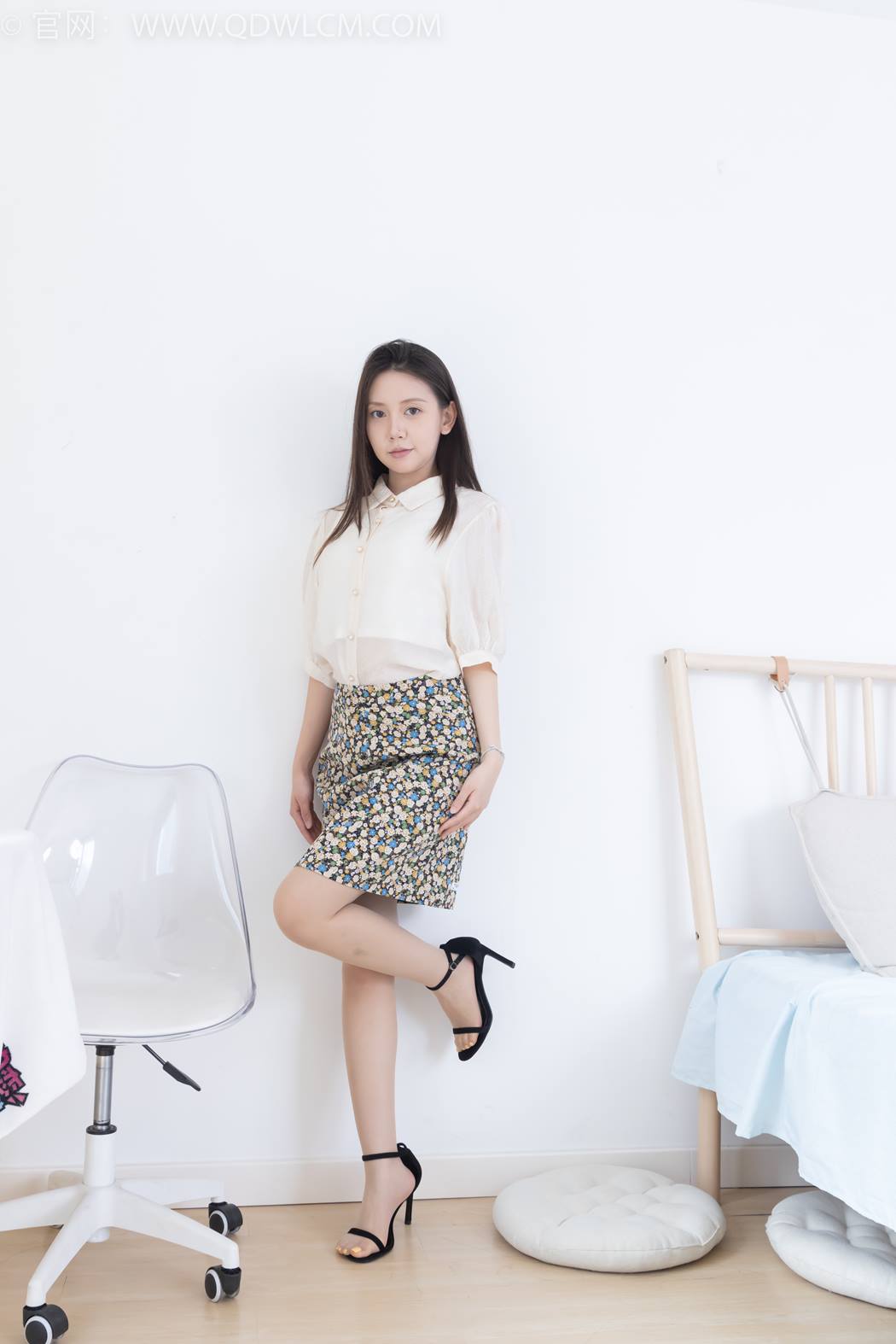 图片[8]-精选勿恋传媒 NO.2409 小曦-三双高跟鞋、薄肉丝、裸足[155P]-草丛看图