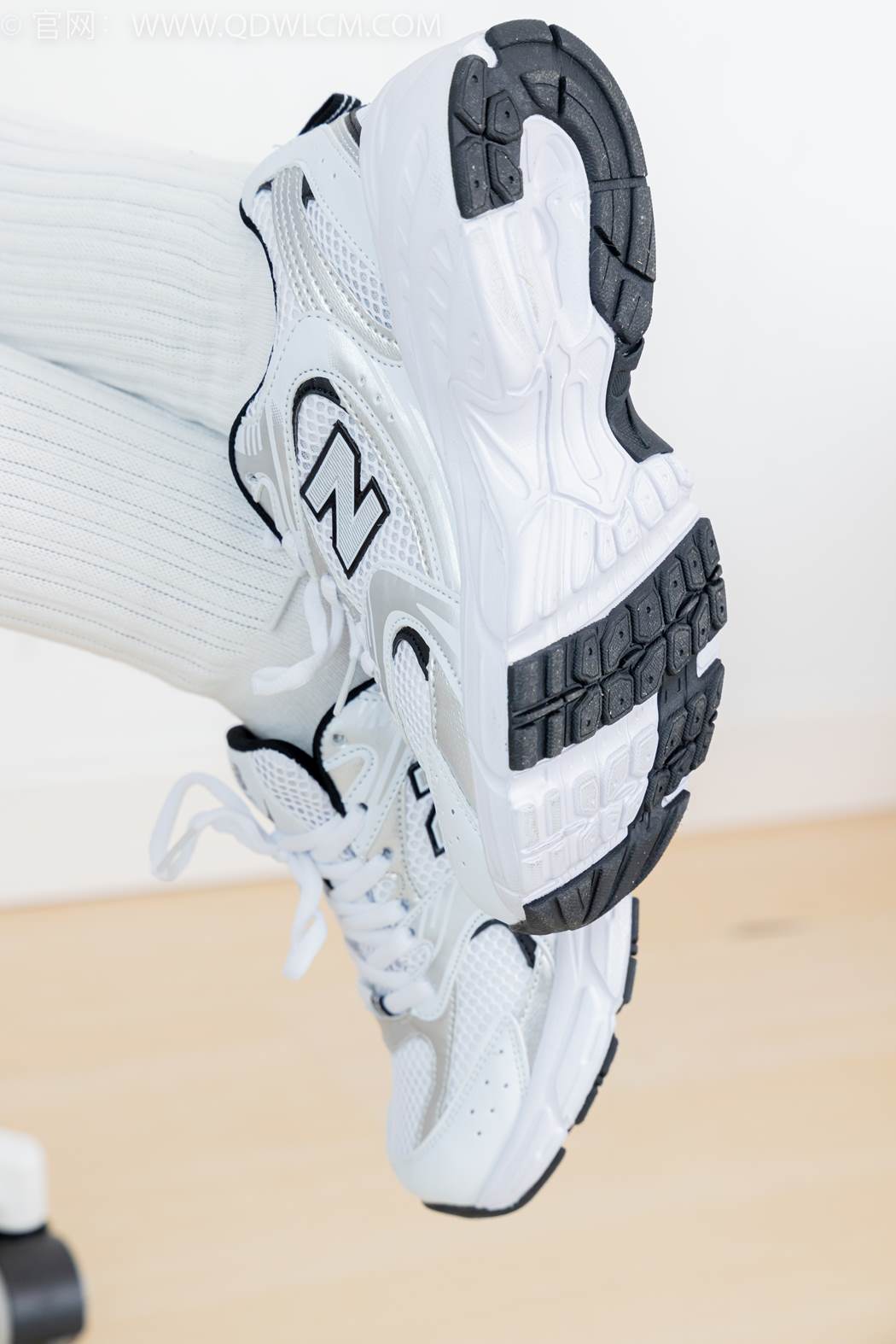 图片[2]-精选勿恋传媒 NO.2417 岚岚-运动鞋、白棉袜、瑜伽裤[110P]-草丛看图