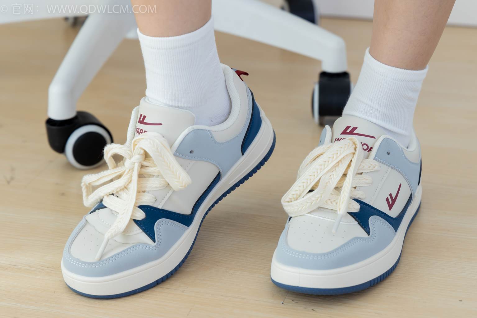 图片[2]-精选勿恋传媒 NO.2461 珠珠-板鞋、白棉袜、裸足[150P]-草丛看图