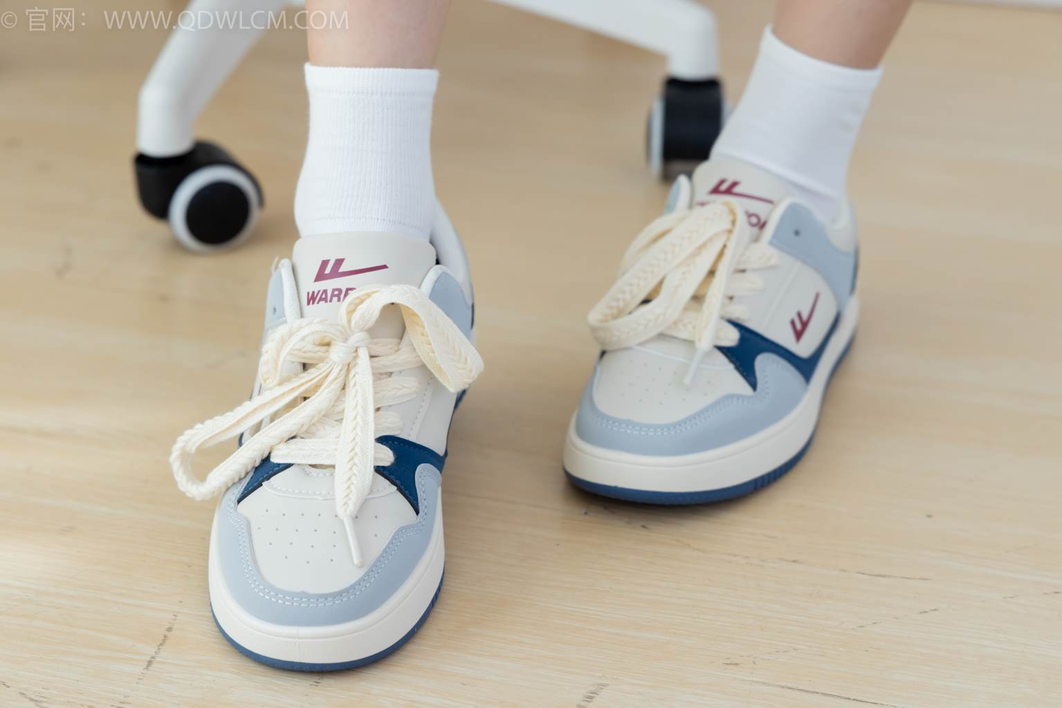 图片[3]-精选勿恋传媒 NO.2461 珠珠-板鞋、白棉袜、裸足[150P]-草丛看图