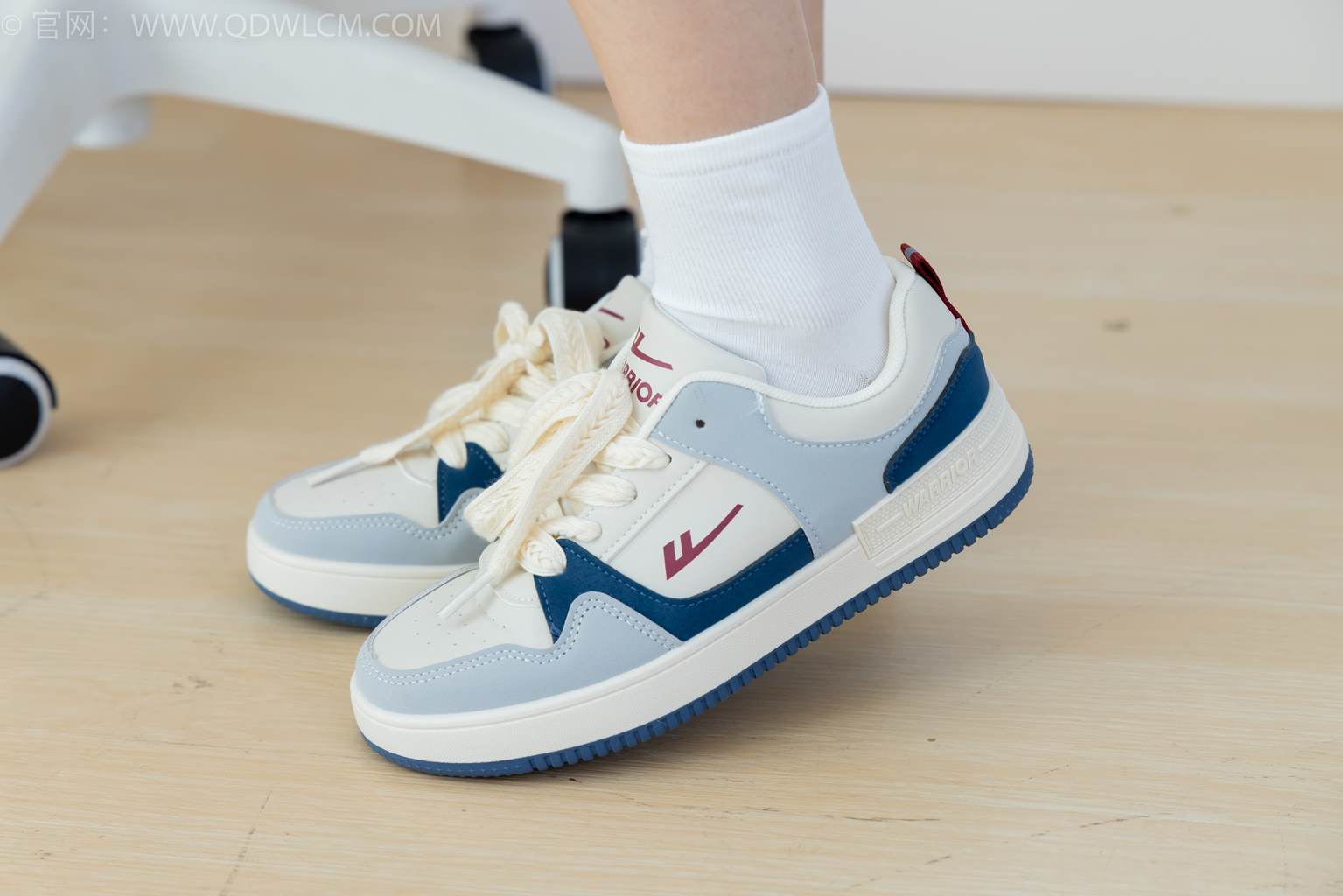 图片[4]-精选勿恋传媒 NO.2461 珠珠-板鞋、白棉袜、裸足[150P]-草丛看图