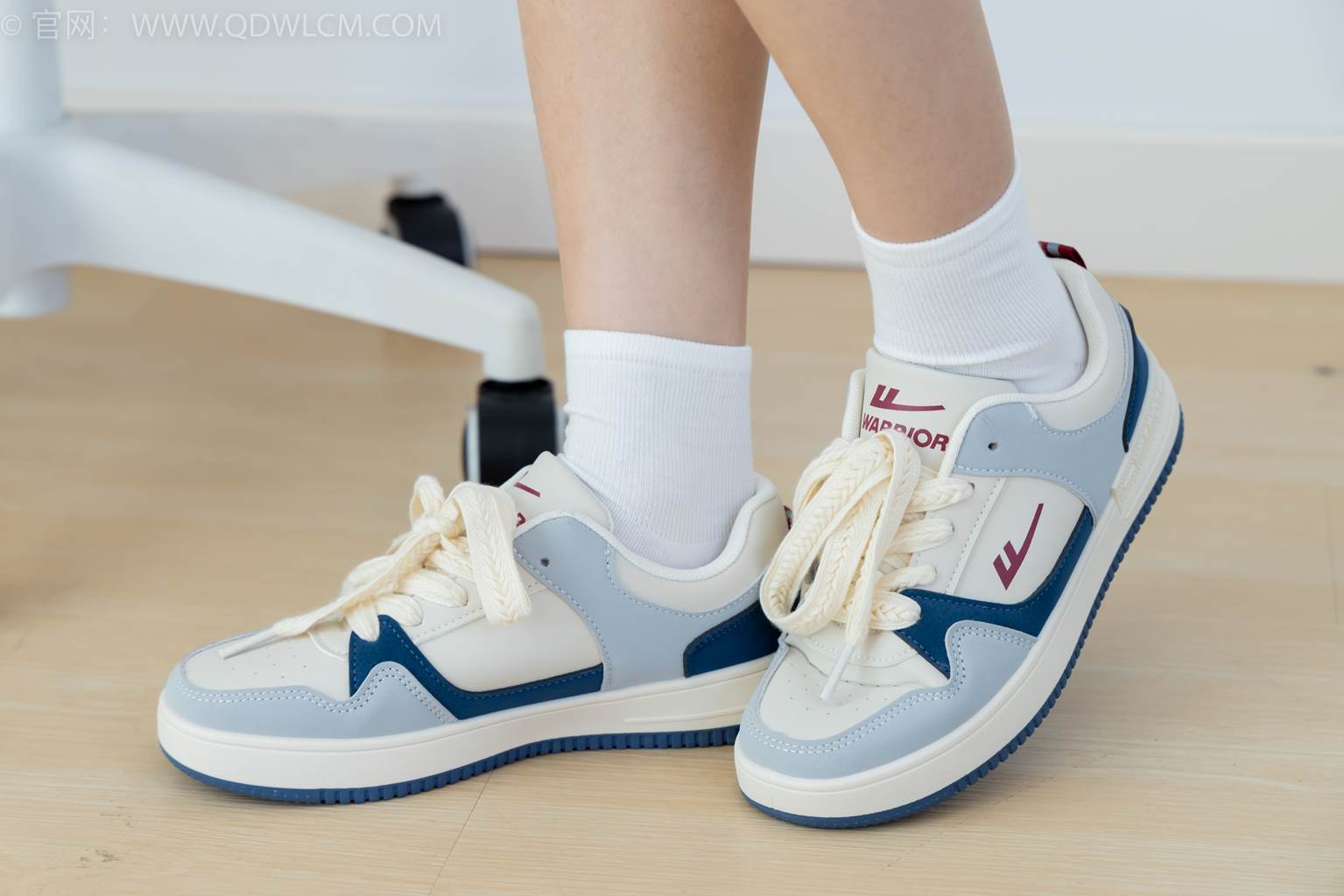 图片[5]-精选勿恋传媒 NO.2461 珠珠-板鞋、白棉袜、裸足[150P]-草丛看图