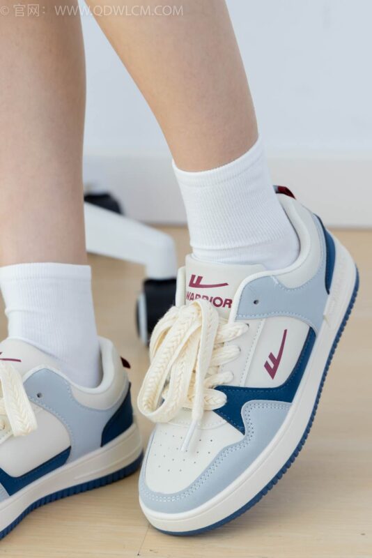 精选勿恋传媒 NO.2461 珠珠-板鞋、白棉袜、裸足[150P]-草丛看图