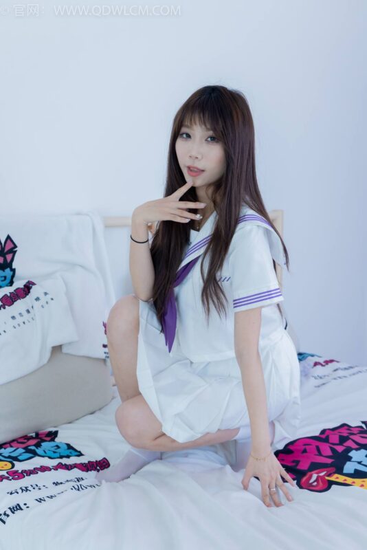 精选勿恋传媒 NO.2427 泡泡-JK至服、皮鞋、短白丝[124P]-草丛看图