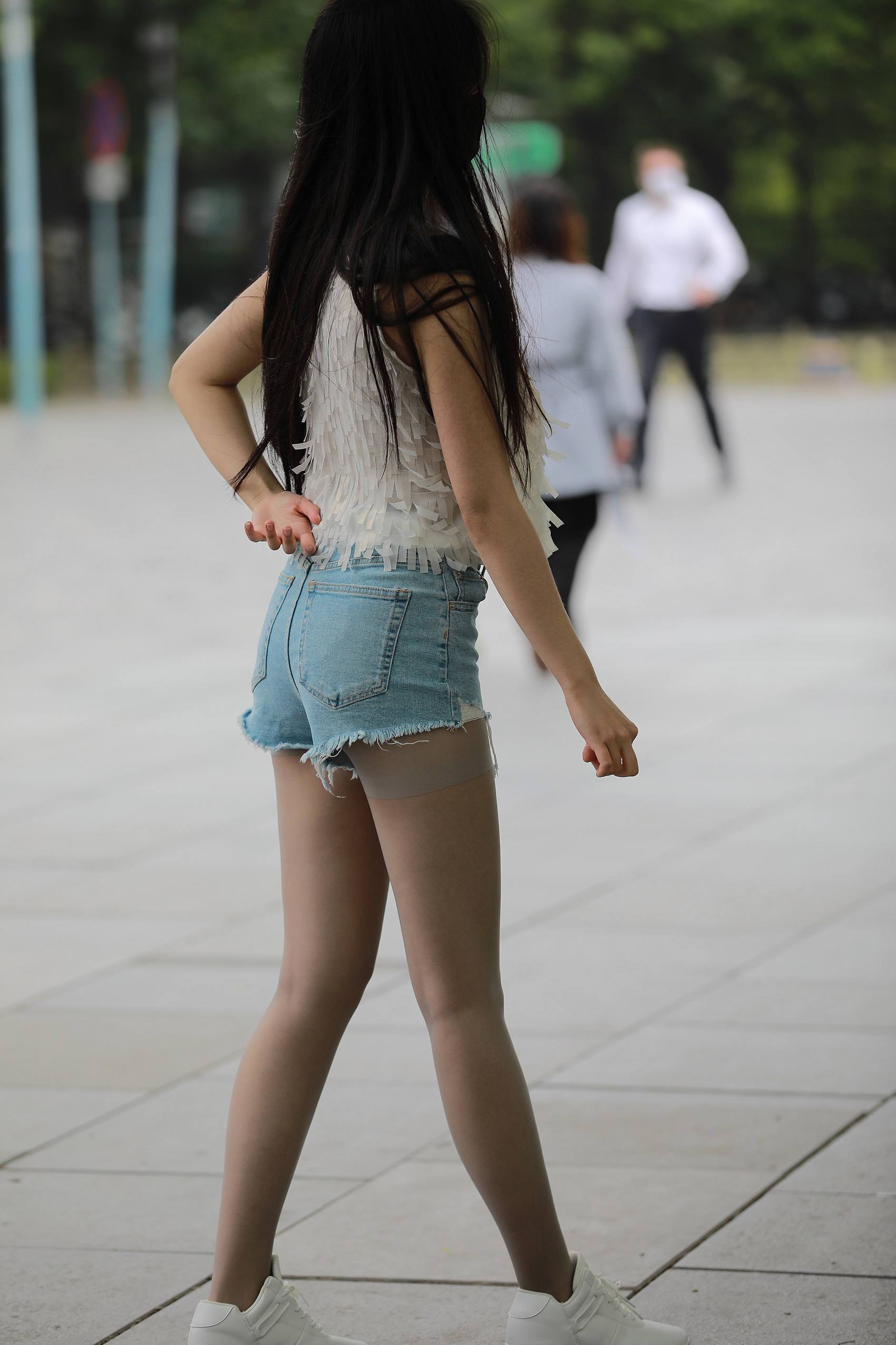 图片[3]-精选精选街拍作品 NO.1948 牛仔短裤丝袜女孩[68P]-草丛看图