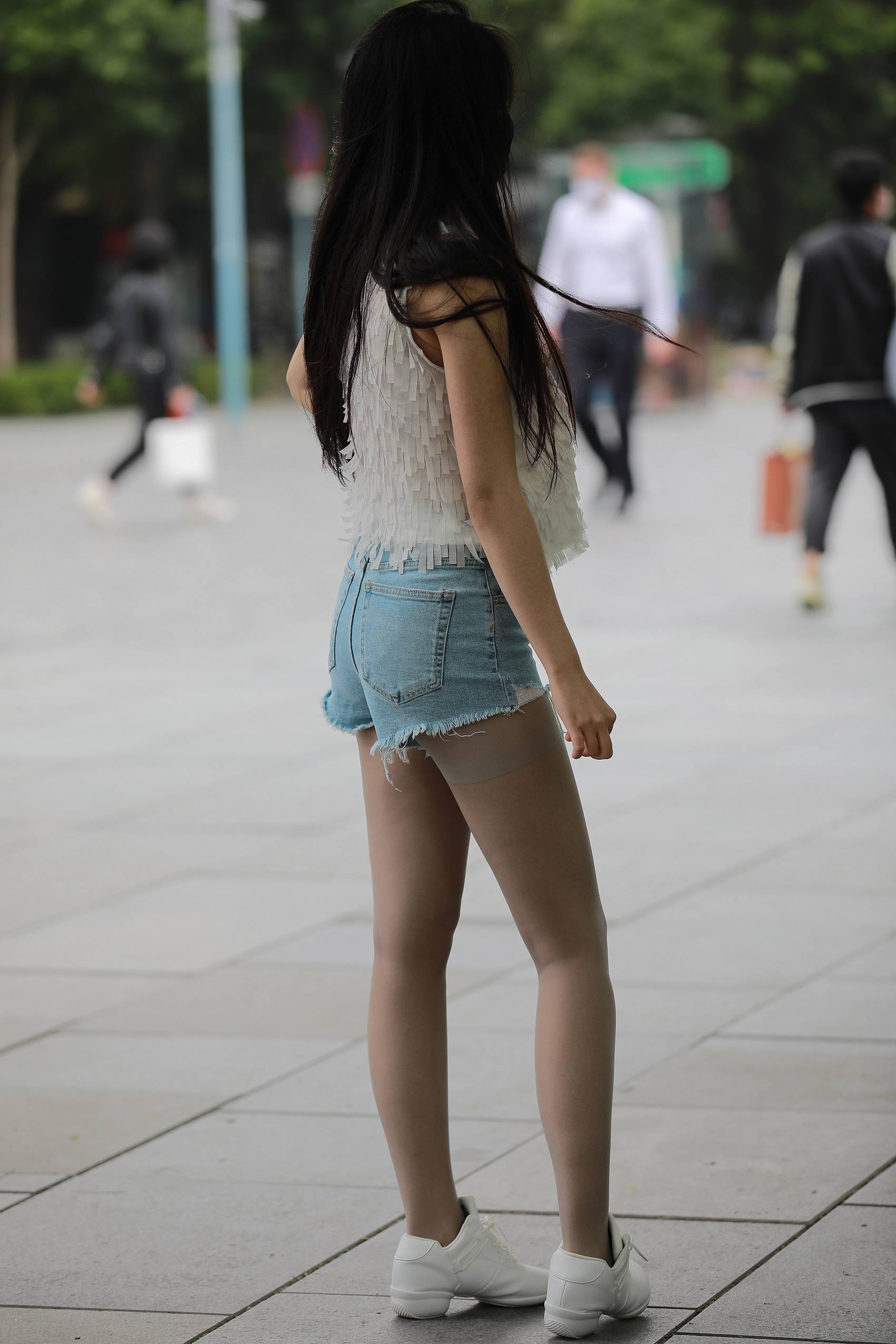 图片[5]-精选精选街拍作品 NO.1948 牛仔短裤丝袜女孩[68P]-草丛看图