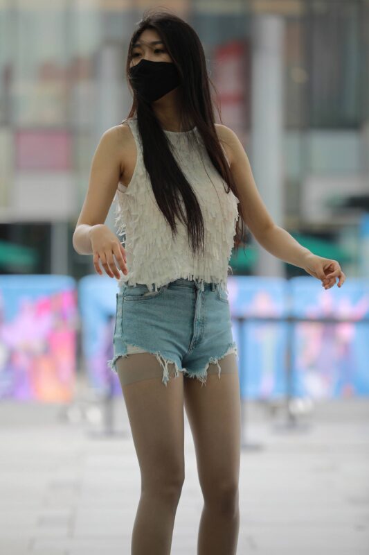 精选精选街拍作品 NO.1948 牛仔短裤丝袜女孩[68P]-草丛看图