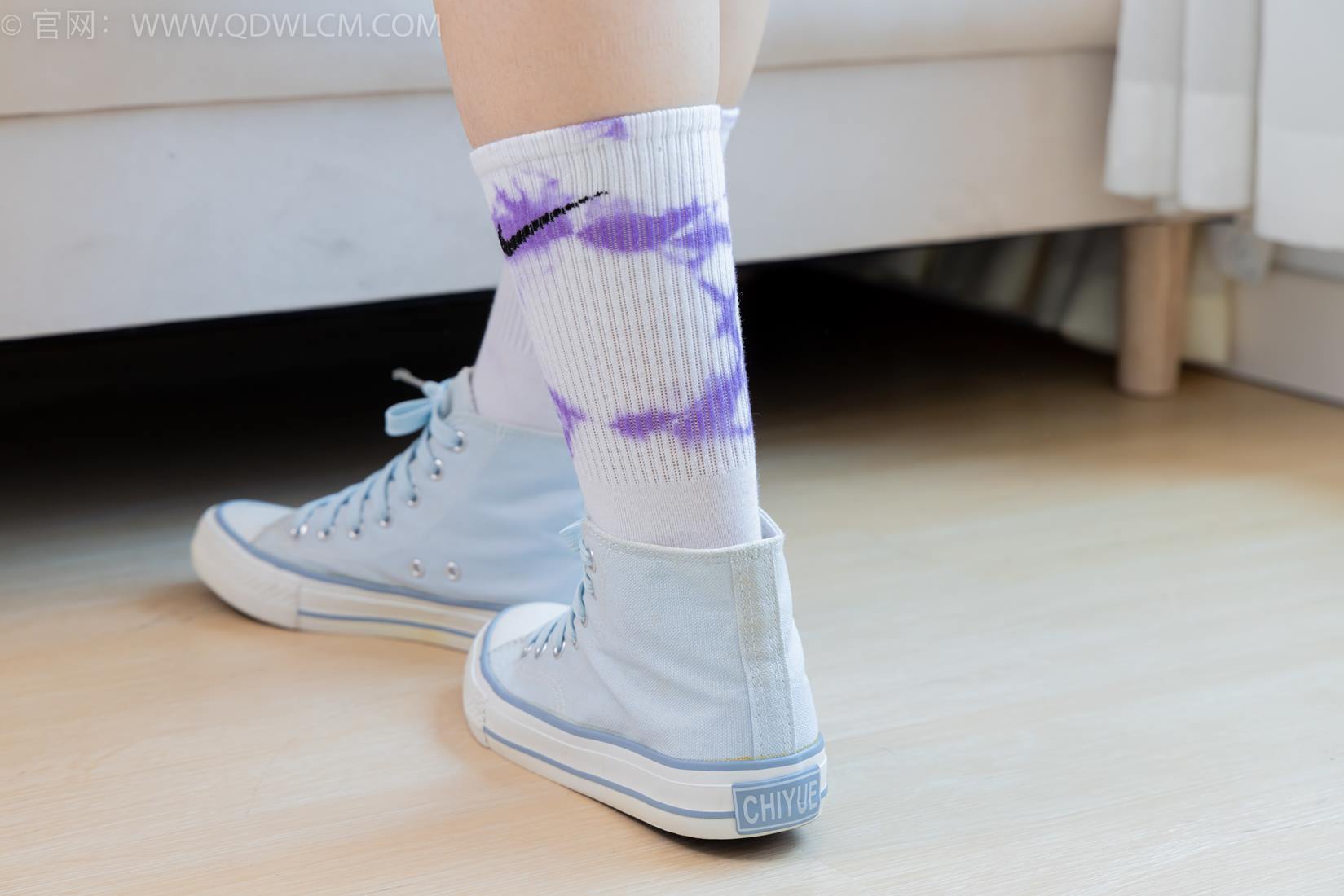 图片[7]-精选勿恋传媒 NO.2403 小椿-帆布鞋、白紫棉袜、裸足[120P]-草丛看图