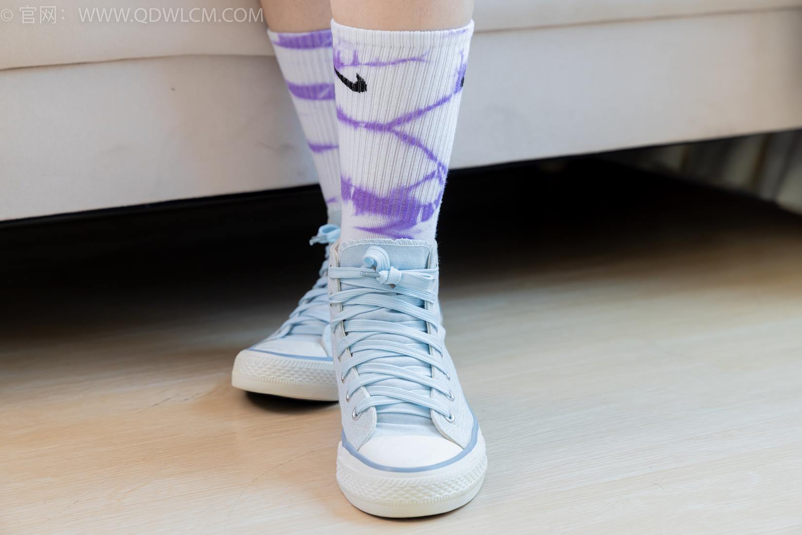 图片[8]-精选勿恋传媒 NO.2403 小椿-帆布鞋、白紫棉袜、裸足[120P]-草丛看图